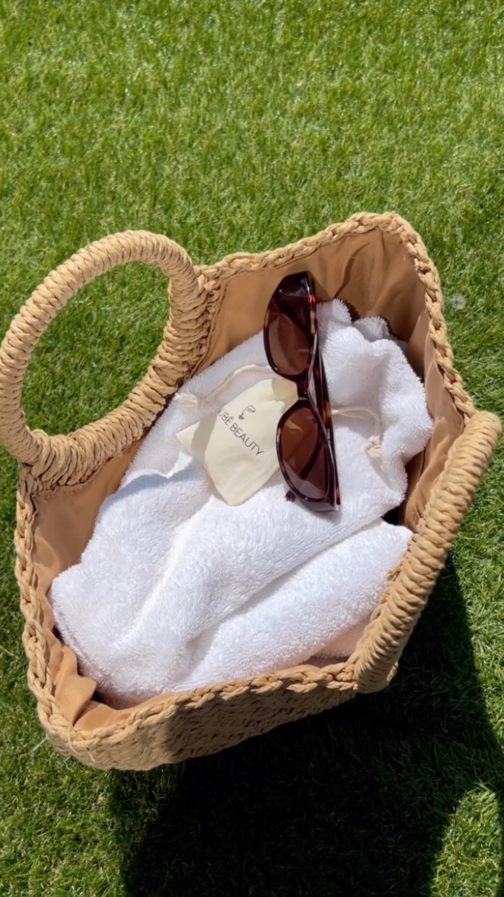J-4 avant la saison la plus excitante de l’année ✨💕
#summer #piscine #haircare #shampoing #soinbotox