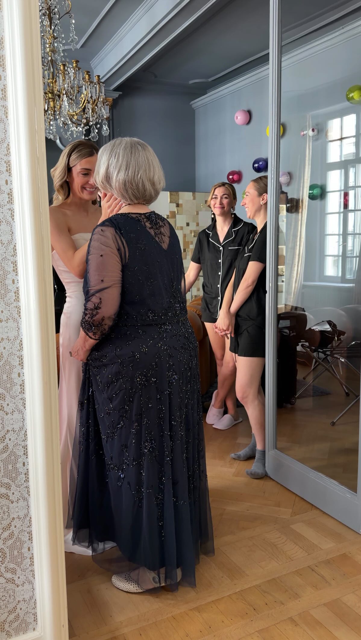 I’m not crying, you’re crying 🤍
This was such a beautiful moment to witness my bride @mschr_pp and her mom during last Saturday’s bridal morning.
I have the best job ever!
•
•
•
•
•
Bridal makeup and hair - bridal hairstylist - bridal makeup artist - bridal makeup artist belgium - bridal hairstylist belgium - wedding morning
#weddingmorning #bridalmakeupandhair #bridalhairstylist #bridalmakeupartist #belgianwedding