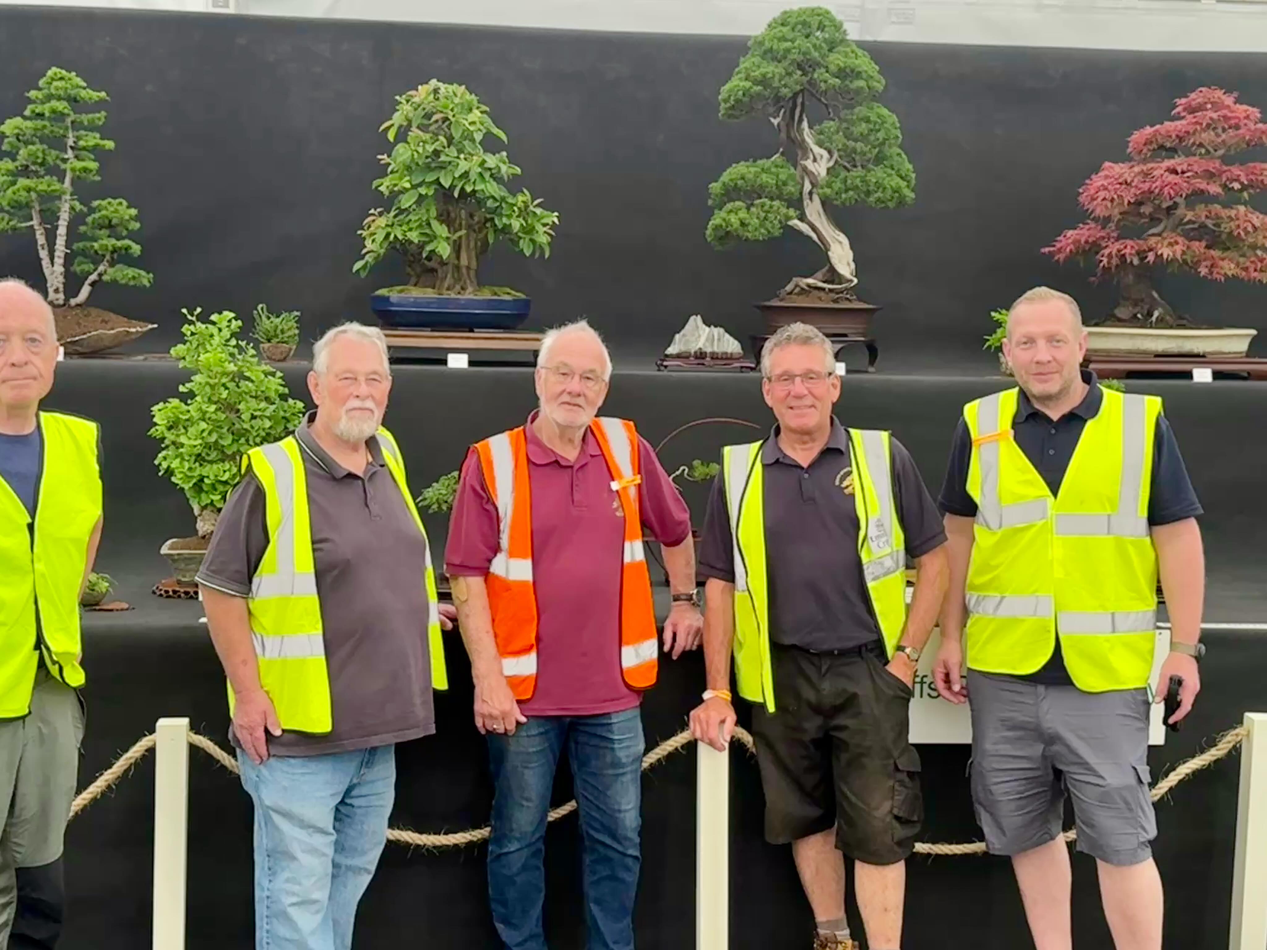 We are set up and ready at @bbcgwlive. We are in the floral marquee. So if you’re coming this week, please come and say hello. We have lots of beautiful Bonsai trees on display and plenty of friendly volunteers on hand to answer any questions you may have. Hope to see you there.
#bbcgardenersworldlive #bonsai #gardening #wellbeing
.