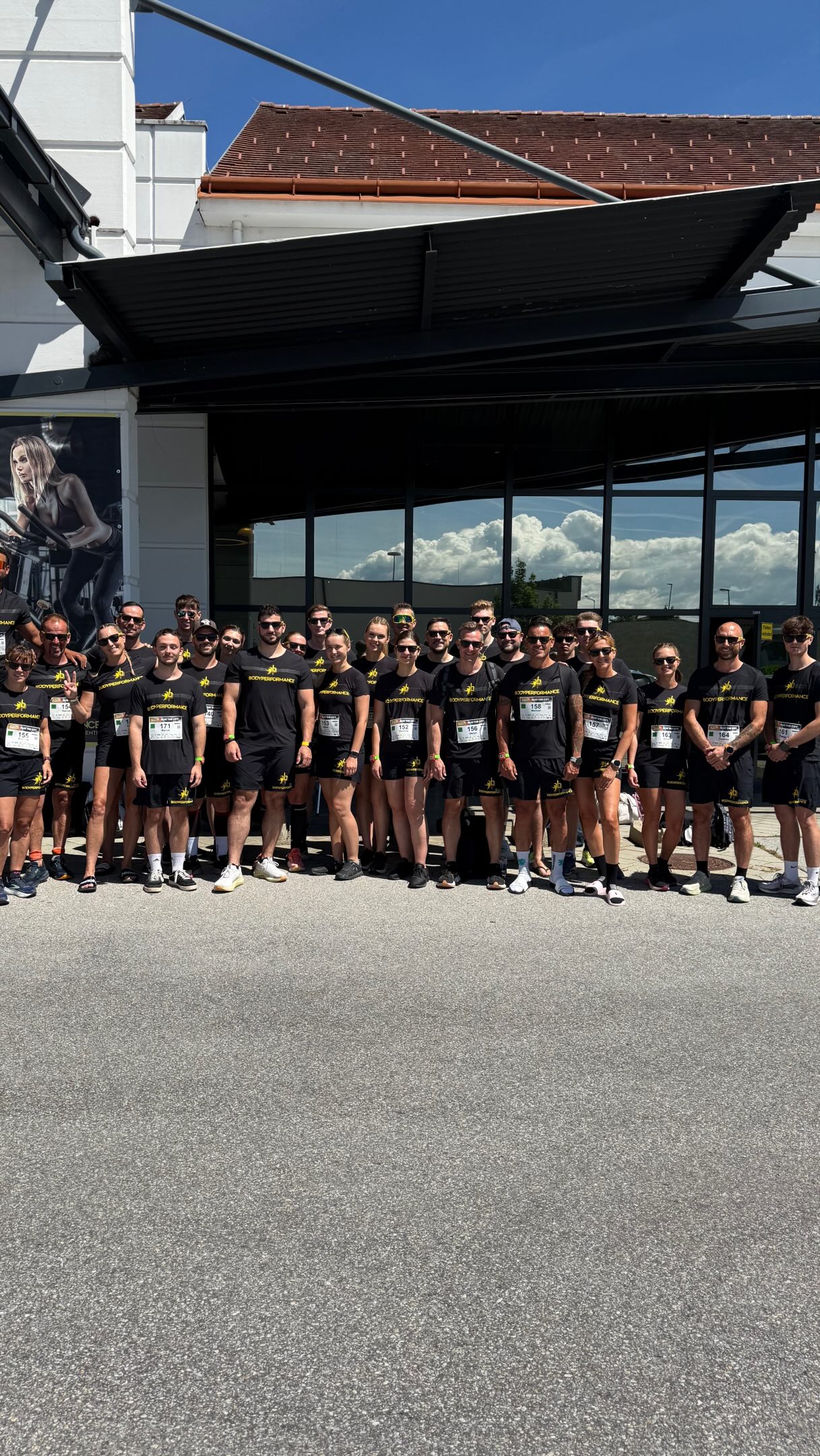 GRAZATHLON 2026💪🏃♂️
Kilometer für Kilometer, Hindernis für Hindernis – gemeinsam haben wir jede Challenge gemeistert! 🔥🙌
Danke an unser starkes Team für euren Einsatz, euren Kampfgeist und die großartige Stimmung! 🚀🏅
JETZT FÜR DEN GRAZATHLON 2027 ANMELDEN UND SPAREN!🔥
➡️Alle Infos an der Theke
#bodyperformance #bodyperformancestudio #bodyperformanceleibnitz #xundmacher #diexundmacher