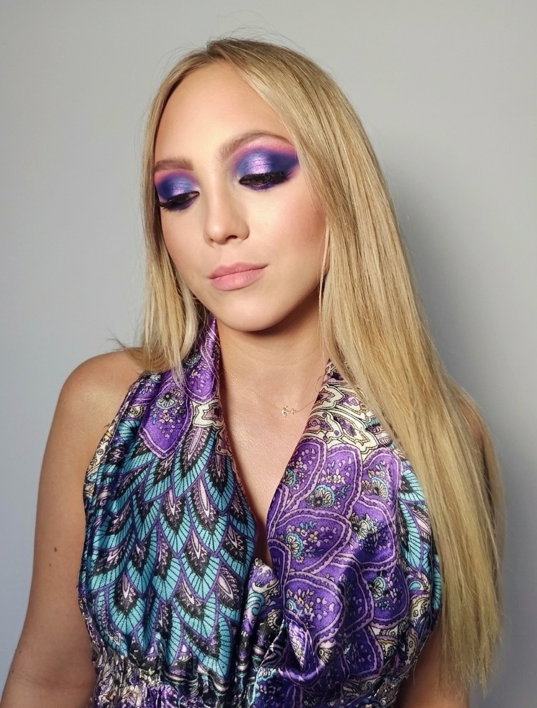 Make-up ist für mich mehr als nur Schminke.
Es ist Kreativität, Ausdruck und die Möglichkeit, etwas Einzigartiges zu erschaffen. 💜💙🩷
Dieser Look zeigt, wie wunderschön Farbe wirken kann, wenn man sich traut, sie zu tragen. ✨
#makeupartistberchtesgadenerland #makeupartistsalzburg #makeupinspiration #creativebeauty