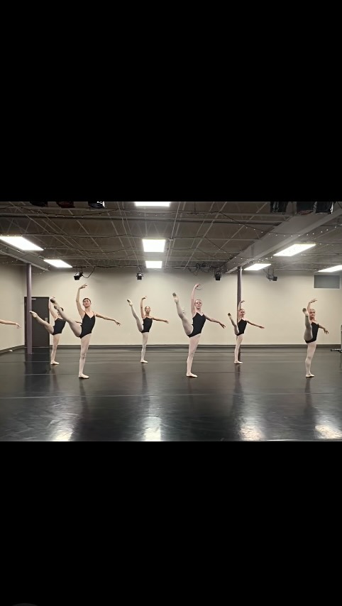 A little adagio appreciation for your Wednesday feed!✨ Watch our dancers demonstrate the grace, strength, and control that make adagio such a beautiful part of ballet training.
#littletonballetacademy #lbadancers #adagio #ballettraining #balletdancers