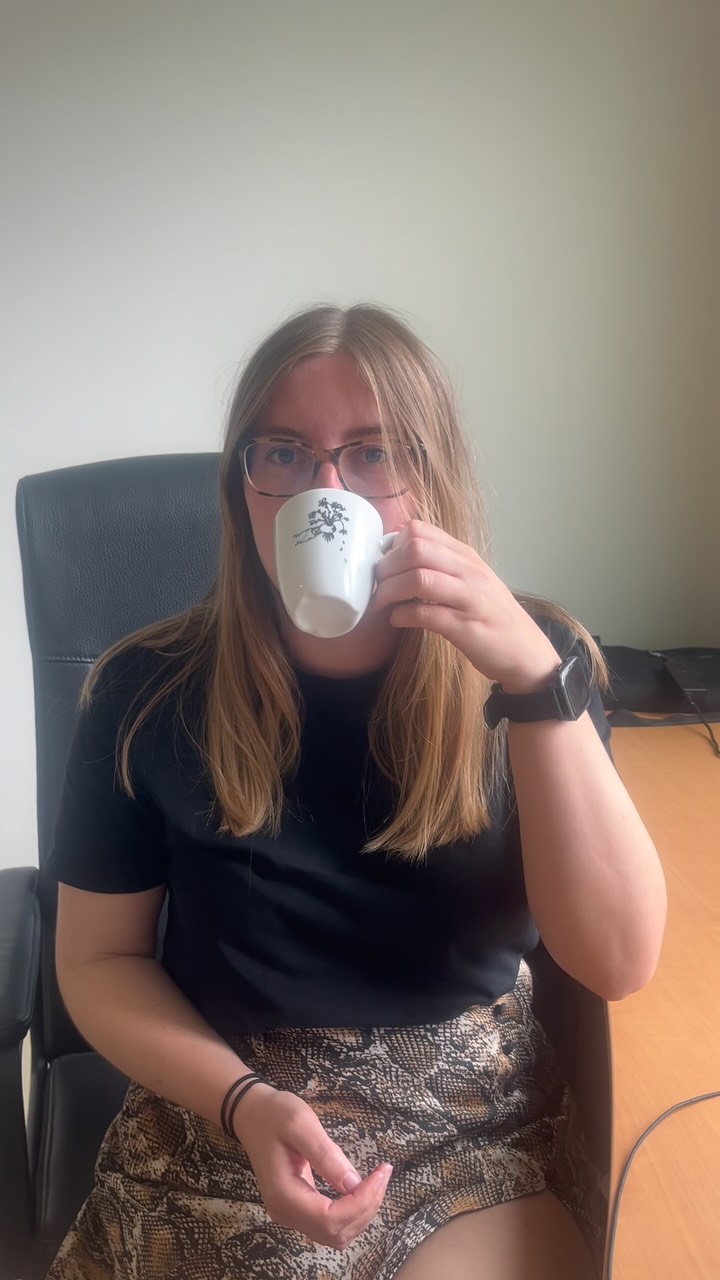Tegenwoordig drinkt ons team uit deze mooie koffietassen die we kregen van @studioroos.atelier ☕️❤️