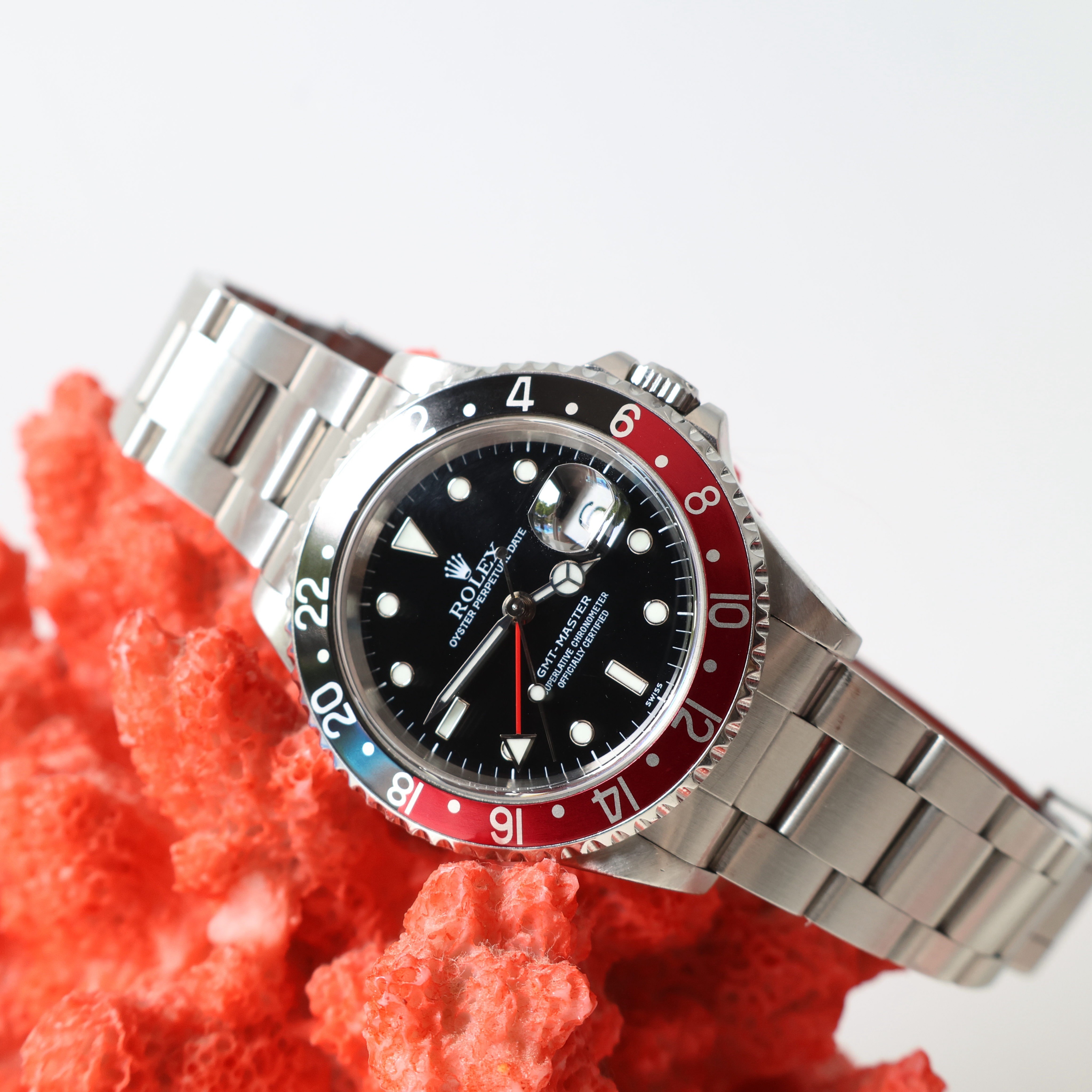 Real story: this coral isn’t even mine. I was at a friend’s place, spotted it sitting there, and some primal watch-photographer instinct went “that. I need that.” 🪸
I tried a few different watches, and was surprised when my Rolex GMT Master “Coke” hit a sweet spot. It’s a color combo I didn’t expect, but I’m here for it.
And the fact that I saw a rock at someone’s house and my brain immediately filed it under “props,” probably says something about me 🤒
⌚️: @rolex GMT Master 16700
#rolex #watch #watchphotography #watchfam #rolexgmtmaster