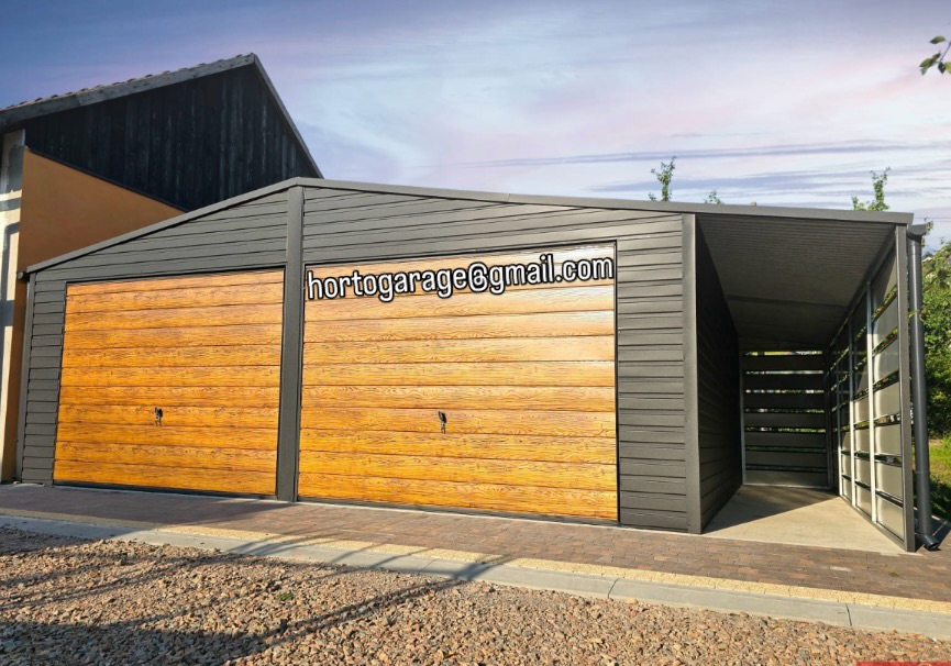 Wir stellen Ihnen unsere Garage vor
📏Abmessungen:
* Breite der Garage: 6,8 m
* Länge: 6 m
* Breite des Carport: 1,2 m
* Höhe am First: 3 m
Farbe:
* Graphit matt
* Tore in der Farbe „Gold-Eiche“
🚪🔩Konstruktion:
Solide Stahlkonstruktion aus geschlossenen Profilen. Satteldach. Zwei breite Tore. Seitlicher Unterstand. Dachrinnensystem zur Ableitung von Regenwasser.
✅Vorteile:
* Modernes Erscheinungsbild
* Platz für zwei Autos
* Langlebigkeit und Witterungsbeständigkeit
🚗🧰🎿Nutzung:
Ideal als Garage für Autos, Abstellplatz für Motorräder, Fahrräder, Gartengeräte, Werkstatt oder zusätzlicher Lagerraum.
💻📲👨💻 eine ähnliche Garage oder andere Details wünschen, mailen Sie hortogarage@gmail.com, gehen Sie auf den Link in der Bio oder rufen Sie an
📞 +49 177 4242452
📞 +49 152 246 74 361