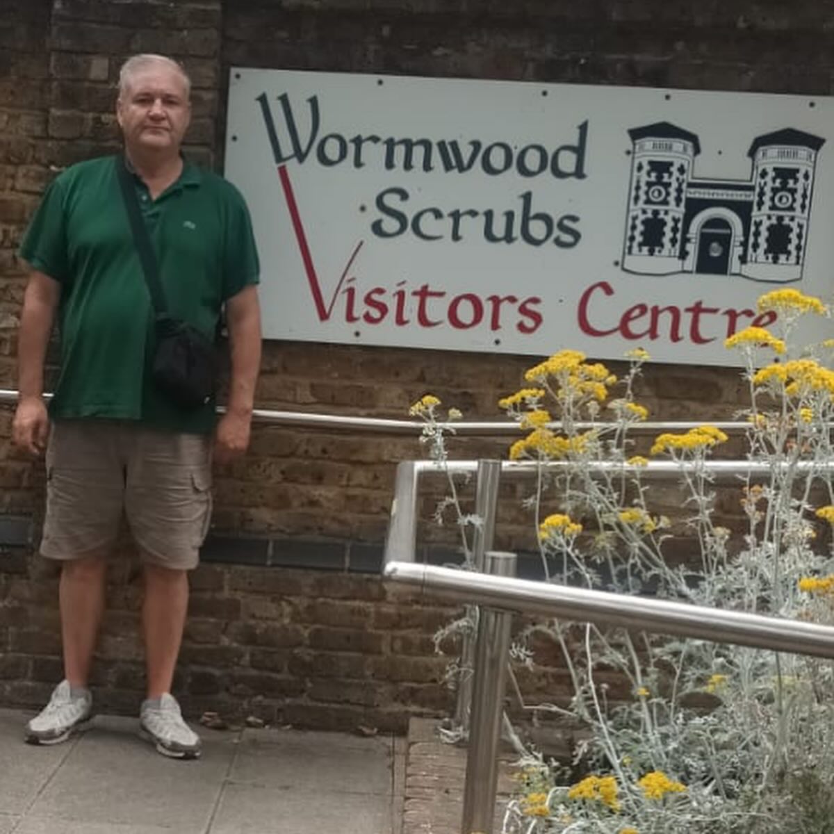 Jerry and Jason going to collect our guest at the gates of Wormwood Scrubs prison as part our ‘Through the Gates ‘ program to give ex-inmates the best possible start in recovery 💪✊ #wormwoodscrubs #recoveryjourney #prisoner #inmate #newbeginnings