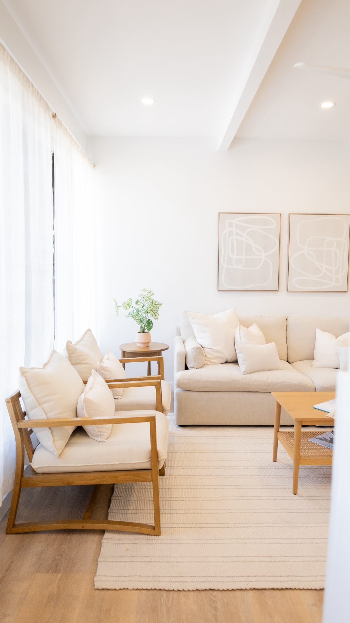 ✨ Kahala Living for an Entry-Level Price Point ✨
Fully renovated, bright, and move-in ready 🤩
🛏️ 2 Bed
🛁 2 Bath
📍 Tropic Gardens, Kahala
Minutes from Kahala Mall, Kuʻono Marketplace, H-1 access, and across from Wilson Elementary.
This is one of the best opportunities to own in Kahala without the million-dollar price tag.
Comment “TROPIC” for details ✨
.
.
.
.
.
Listing Courtesy: Katherine Martines | Remax Hawaii