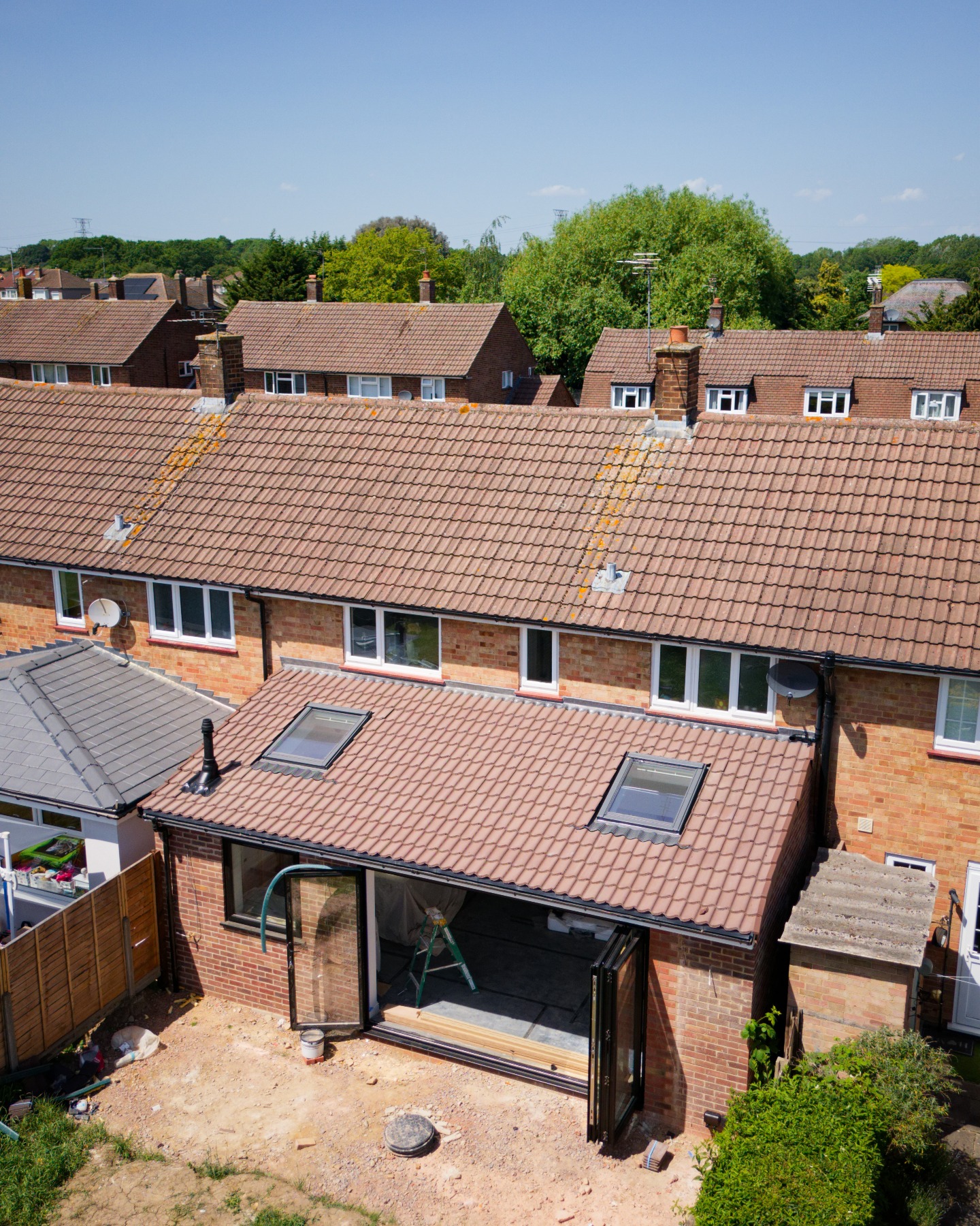Extension and refurbishment underway in Welham Green 👏
Exciting project with lots happening behind the scenes already.
Working alongside @trilec_ltd @newgen.heating.solutions @howdensjoinery
Get in touch with our team today for a free visit and quote 🙌
🌐 dandbbuilding.co.uk
📲 01727 514020 | 07764745711
📧 ben@dandbbuilding.co.uk
📍 St Albans, Hertfordshire
We work primarily in Hertfordshire, with recent projects in Redbourn, Harpenden and St Albans.
#HertfordshireBuilders #StAlbansConstruction #HertfordshireConstruction #StAlbansBuilders #HomeRefurbishment