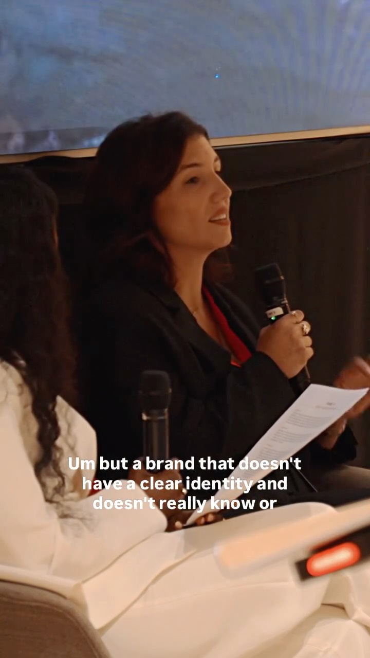 Visibility is an important elmen in the fashion industry. But how do you know if you are ready for it and what the difference between visits and exposure @i.deapr and #Senniat
Gave a strong argument and interpretation of the topic
All tags and merchandise for the UDGN creative summit was provided by @tilleybilleys
Drinks @drinklivingthings @aqualibra
#udgncreativefurturessummit#pr
