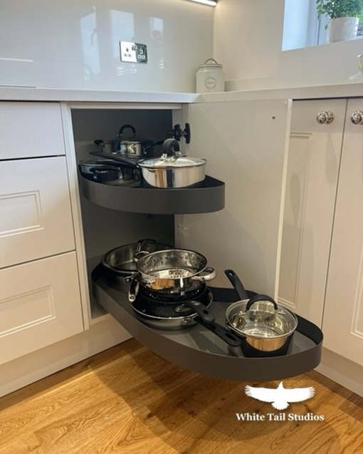 Good quality storage solutions are planned into every kitchen we design! If you are fed up of your kitchen storage not working for you, fill out a contact form online and start your journey to a new and improved kitchen! 😍