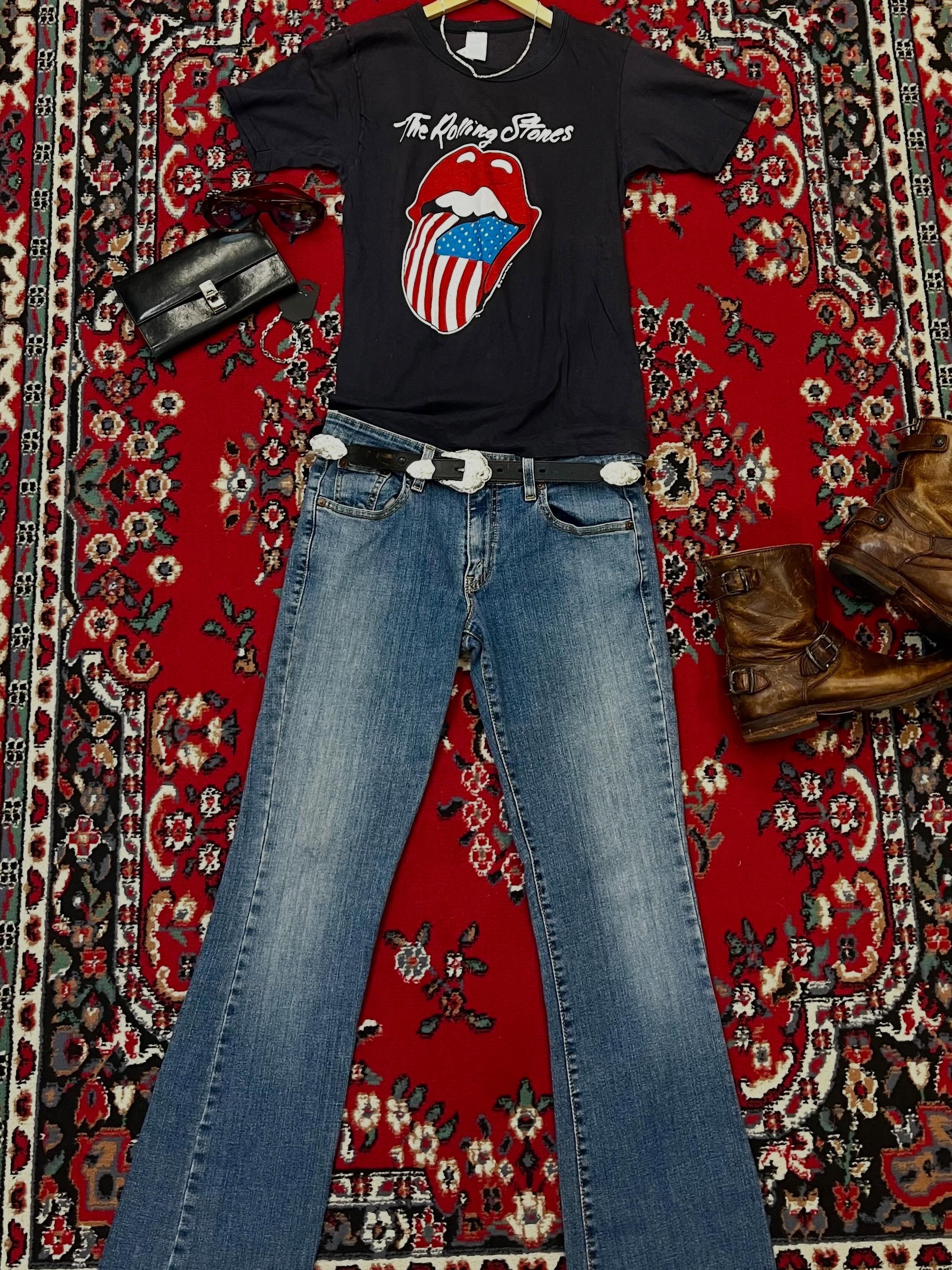 What a great look for a concert - by Sara-Ann. #couchsaleswithldr #ldrstaffpicks
DETAILS:
vintage rolling stones tee m-97.00
frye brown boots 8 as is- 109
sunnies- 21
gucci wallet - 189.00
nocona belt co. black and silver belt 32 -42.00
silver chain necklace - 19.00
silver chain bracelet - 21
