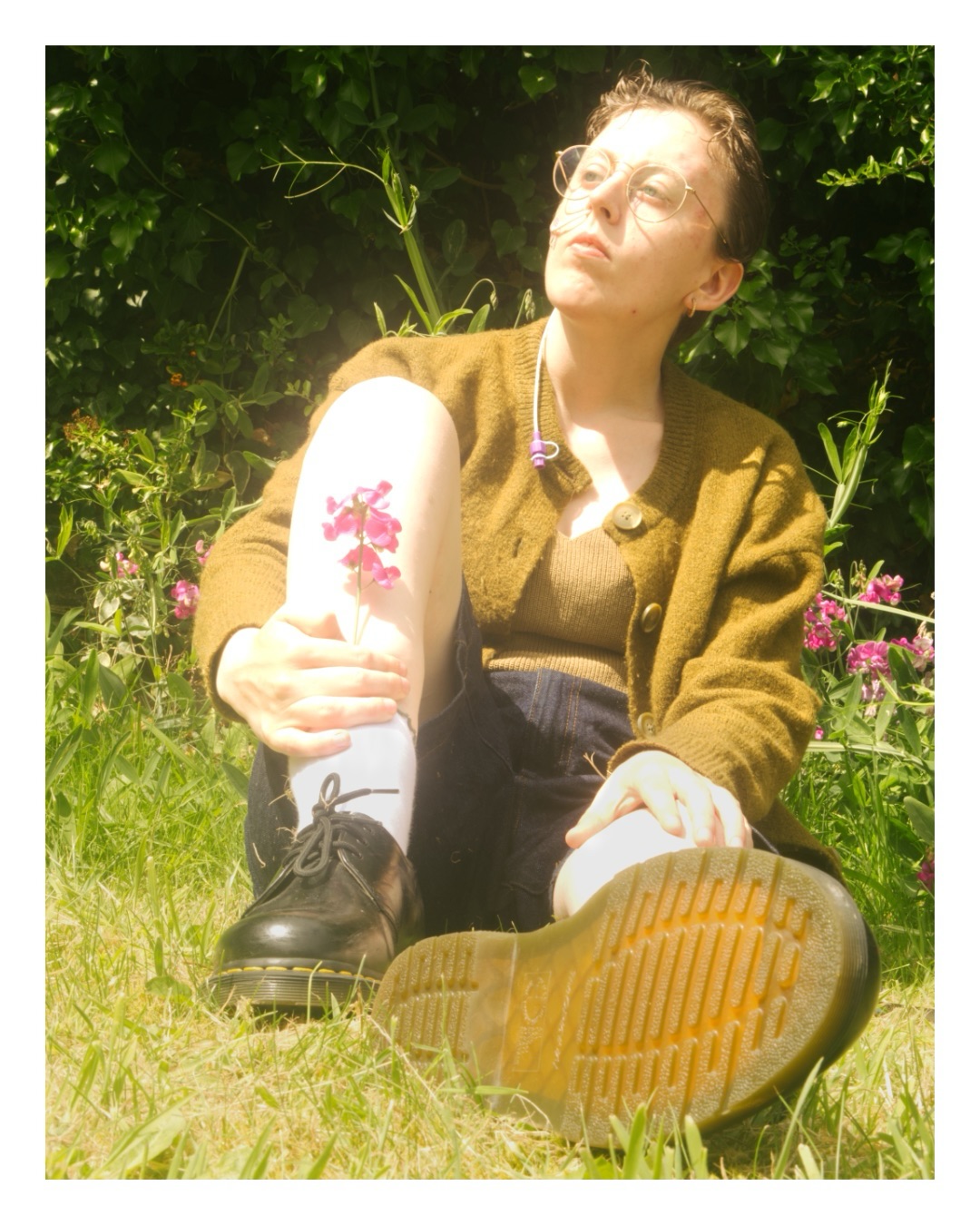 Self portrait 08
Capturing the whimsy at the start of summer. The sun was def a paid model in the first one haha 🌞✨
I think the first one might be my fave self portrait I’ve taken so far in this series? :)
The flower is one of the many that turn up in the garden without planting, but it’s one of my faves to bring indoors for fresh flowers in the summer 💐
#selfportraitphotography #feedingtube #tubie #disabled #chronicallyill