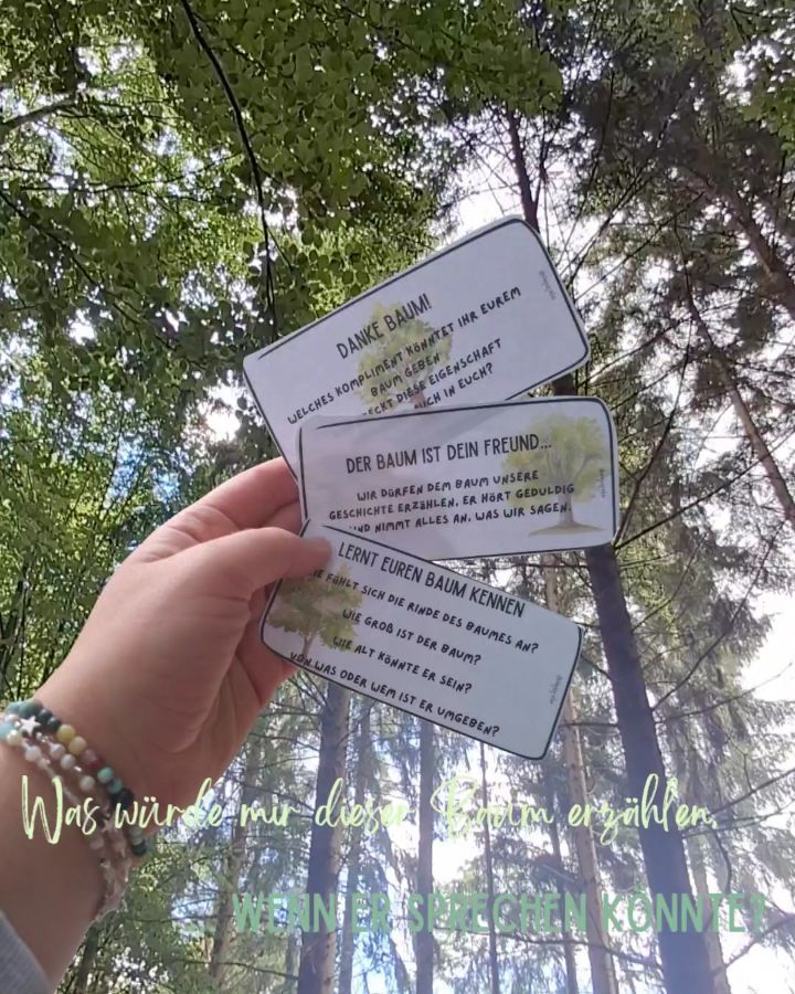 Erzähle dem Baum deine Geschichte - du kannst dir sicher sein, dass er dir seine Aufmerksamkeit schenkt.🌳 und wenn du ganz achtsam bist, flüstert er dir vielleicht euch etwas zu💫
Bei unserem Yoga Waldbaden Event haben wir den Baum nicht nur als Yoga Asana geübt - nein, wir haben ihn ganz bewusst in unsere Stunde mit einbezogen. Wir haben ihn erst kennengelernt, ihm unsere Geschichte erzählt und uns anschließend bei ihm mit einem lieben Kompliment bedankt. Es war so schön zu sehen, wie die Kinder mit den Bäumen in Verbindung gekommen sind und dabei die Magie des Waldes in sich aufnehmen konnten!
Die passenden Yogakarten findest du als Gratis Download auf meiner Homepage🌳
Du möchtest dir Shinrin-Yoku - das Öl fürs Waldbaden - nach Hause holen? Schreib mir gerne💫🌳
#Kinderyoga #Yoga #yogaimwald #waldbaden