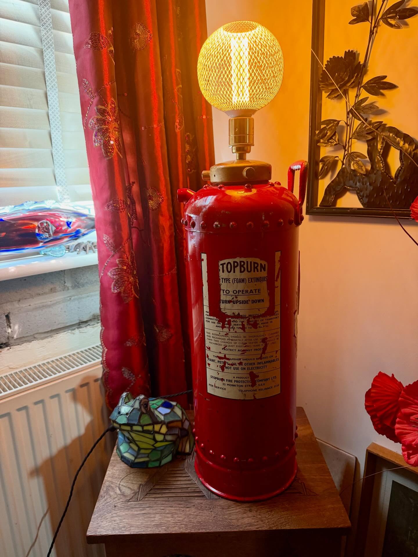 There were some beautiful stands at Ely Cathedral Home & Garden Show last week but my favourite was (apart from mine of course😉😂) @whitechapelsofkent. Each light made from something recycled, old pieces made quirky and new again, Adi bought me the sewing machine one. It will look so fab on my stand. I bought him the fire extinguisher one which looks amazing in our lounge. I think this maybe my new obsession!
