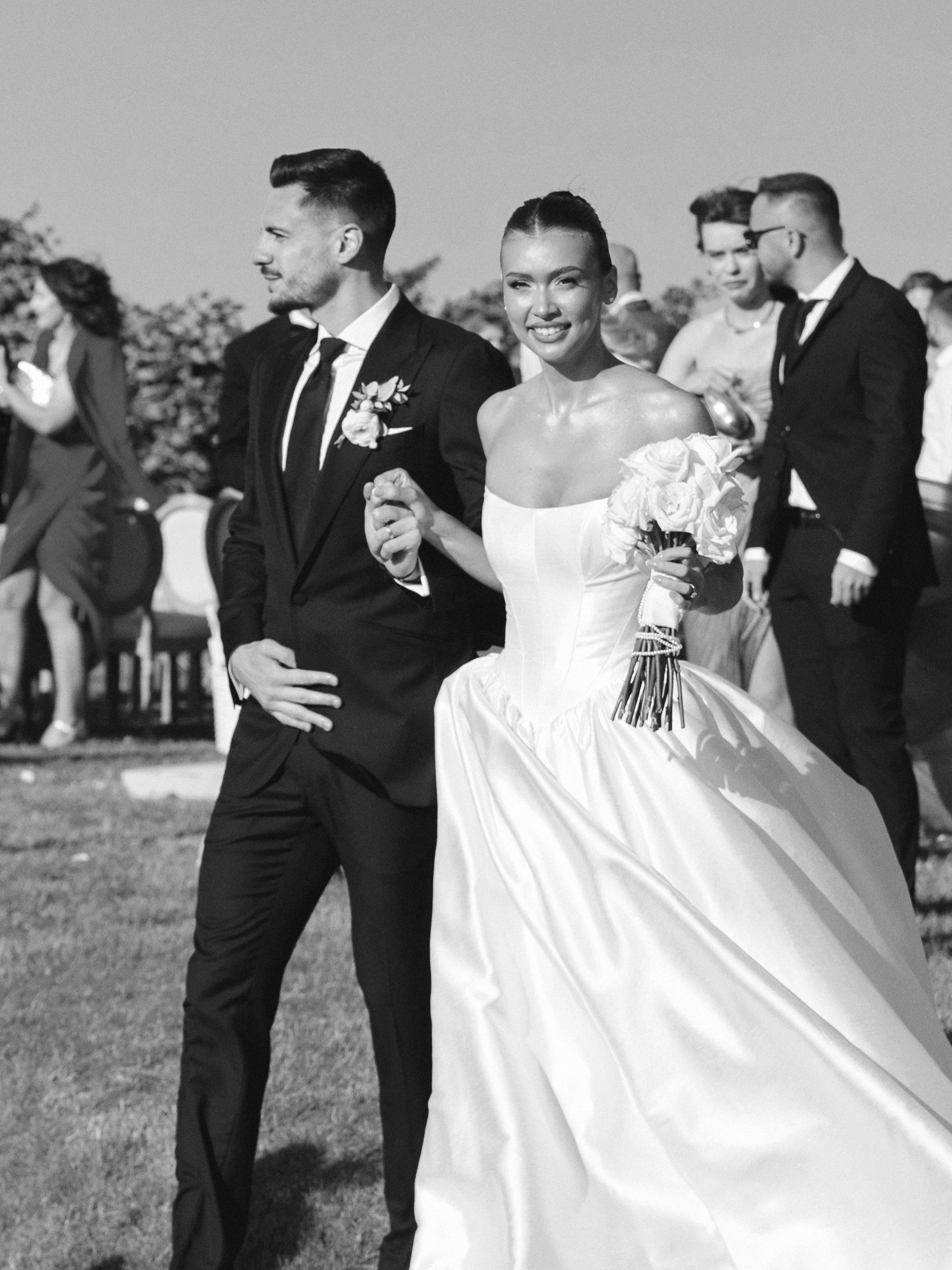 One year flew by… happy anniversary to @maraiulia & @andrei3burca
Full gallery is on the website, find the link in bio. Some insta photos don’t make justice to this amazing wedding
Planning & decor - @vanillaeventsro
makeup - @hallogeorgiana
hair - @simonapetean
Corset and skirt - @aurelianaofficial
Bridal Gown - @kyhabride from @ilumebridalstudio
Sequin Dress - @riccasposa
Short dress - @royals.rochii.de.mireasa.cluj
Veils - @kadaleyah
Groom’s suit - @tudortailor
Photo - @astilean.ro
Video - @momentum.stories
Getting ready - @ateneeacluj
Photoshoot - @castelul.banffy.rascruci
Wedding venue - @thebarncluj
Florals - @popanca122 si @laviniatapastau
Ice cream - @alberodeisogni
Music - @alinaeremia @adidelavalcea.official @eusuntlucas