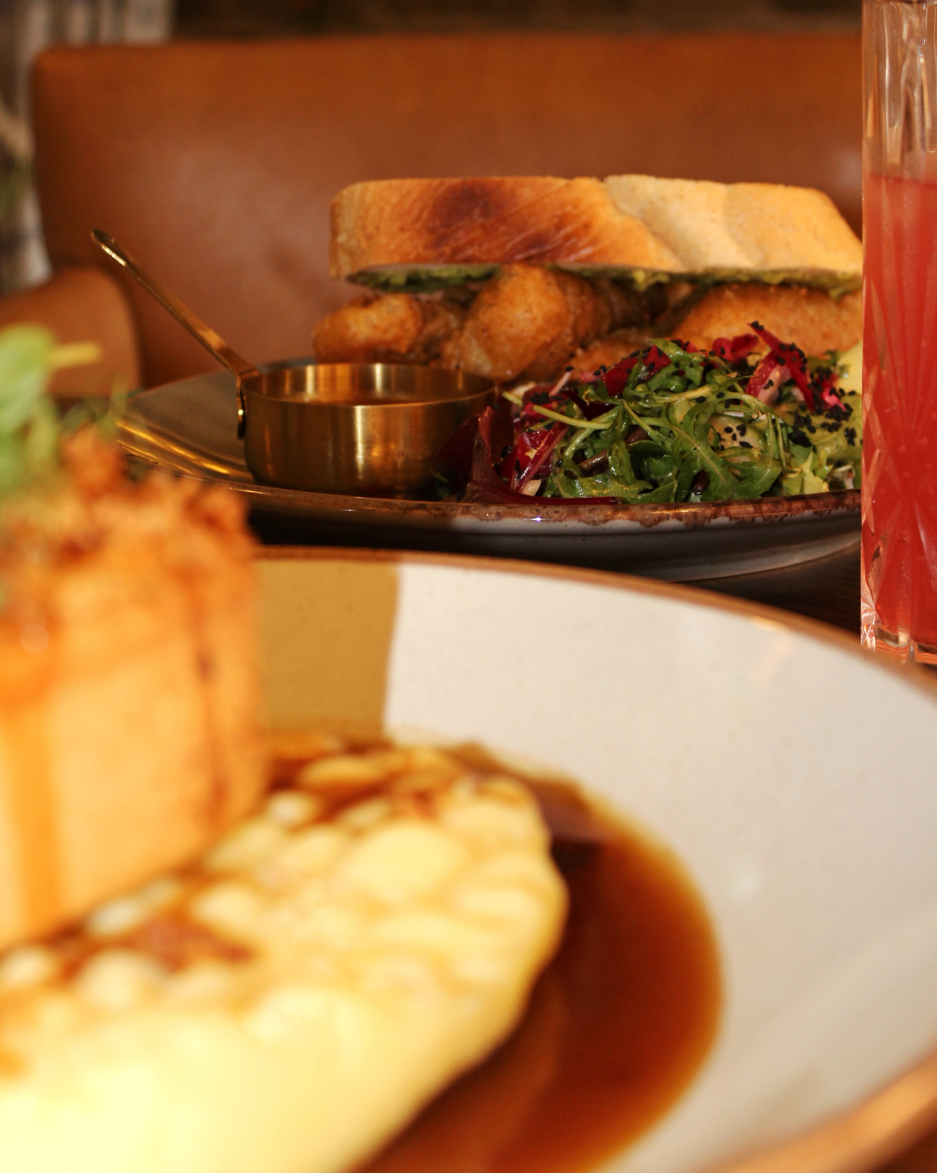 Treat Dad to a hearty meal this Father’s Day at The Old Original Bakewell Pudding Shop 🍽️
We have limited tables left, so book now and make his day extra special!💫
With fresh bread baked by our friends and colleagues at @thebakewellbakery , delicious homemade dishes, and a warm Derbyshire welcome, what more could he want?🤩
Book now using the 🔗 in our bio!
#visitbakewell #theoldoriginalbakewellpuddingshop #fathersday #peakdistrictdaysout