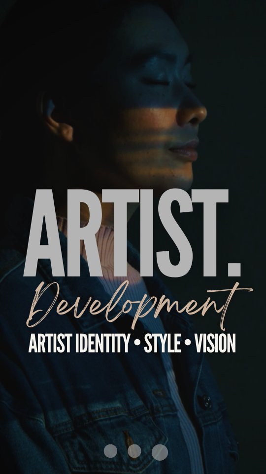 THE ARTIST JOURNEY
Was fühlt sich wirklich nach mir an?
Denn die spannendste Reise beginnt oft nicht mit dem ersten Song.
Sondern mit dem Moment, in dem wir aufhören, uns mit anderen zu vergleichen.
Und anfangen, uns selbst zuzuhören.
#theartistjourney #artistdevelopment #michaelakuti #theartistjournal #beanartist