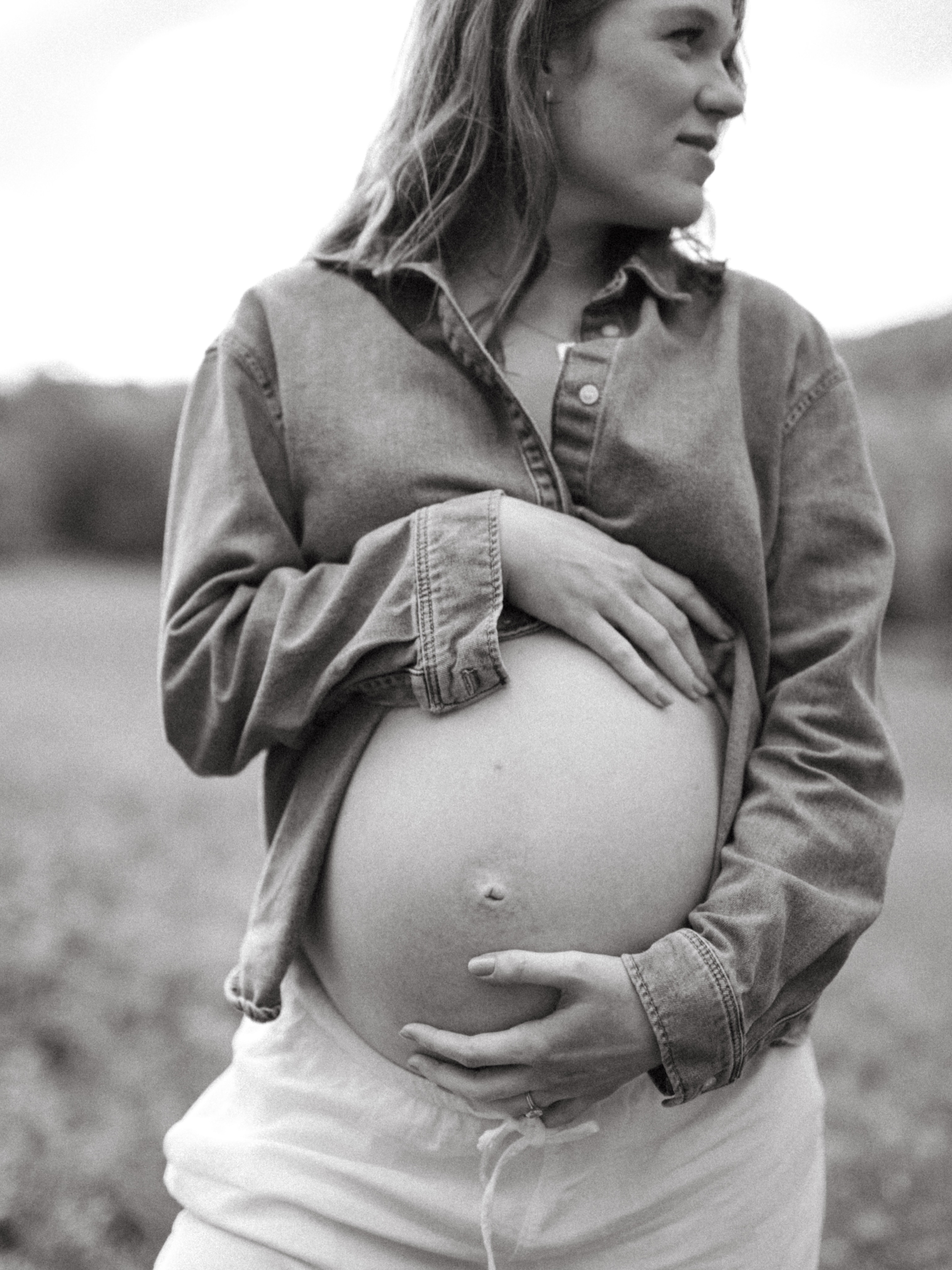 Golden hour found them in the middle of a field, and for a few minutes nothing existed but the two of them and the life they’re about to meet.
This is why I love maternity sessions — not posed, not stiff, just two people quietly falling more in love with what’s coming.
If you’re expecting and want photos that actually feel like you, let’s talk. Booking maternity sessions now across DC, Maryland & Virginia. 🤍
📍 DMV-based photographer
✨ Now booking maternity + newborn sessions
#dmvphotographer #dcmaternityphotographer #marylandmaternityphotographer #virginiamaternityphotographer #maternitysession