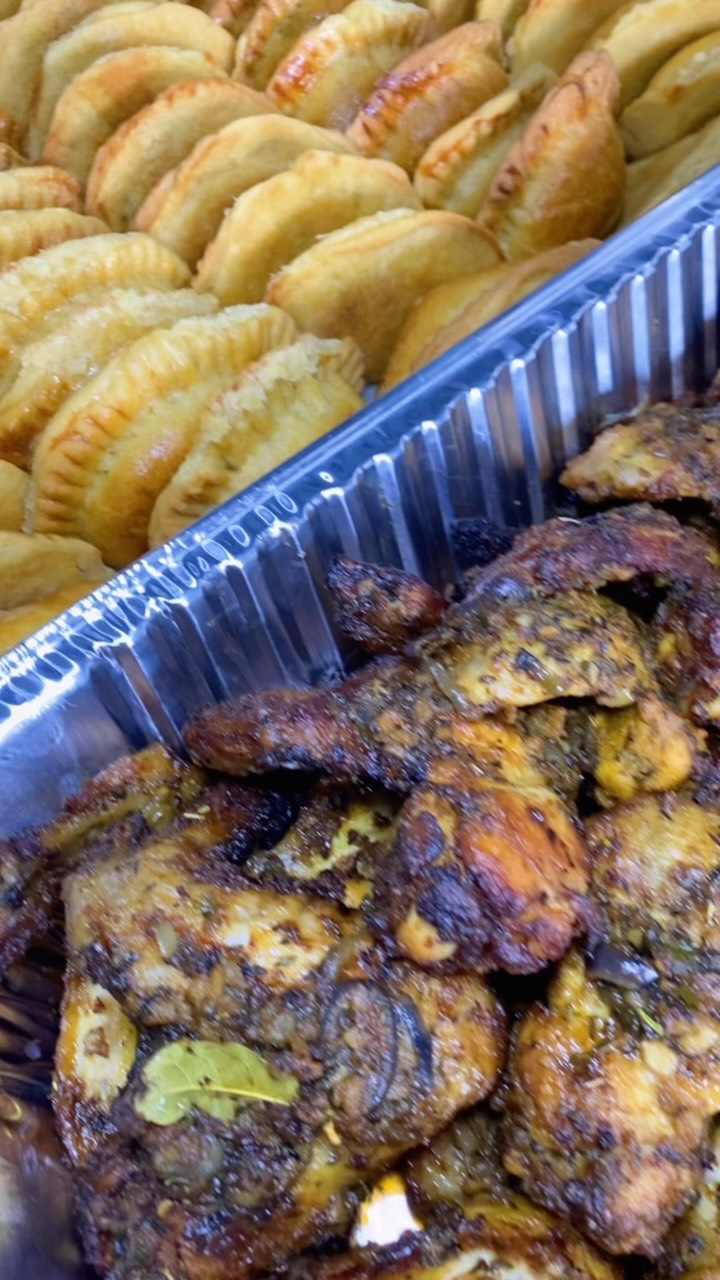 Party food done right. 🔥
Our golden, flaky bite-sized meat pies and succulent grilled chicken wings are always a crowd-pleaser. The wings are finished in a rich garlic, ginger & onion glaze made from the chicken’s own savoury broth and aromatic herbs for an unforgettable flavour. 😍🍗
Planning an event? Let Nomie’s Kitchen take care of the food.
📩 DM us to order
❤️ Follow @NomiesKitchen
🔄 Share with someone who loves great food
#NomiesKitchen #PartyFood #ChickenWings #MeatPies #LondonCatering