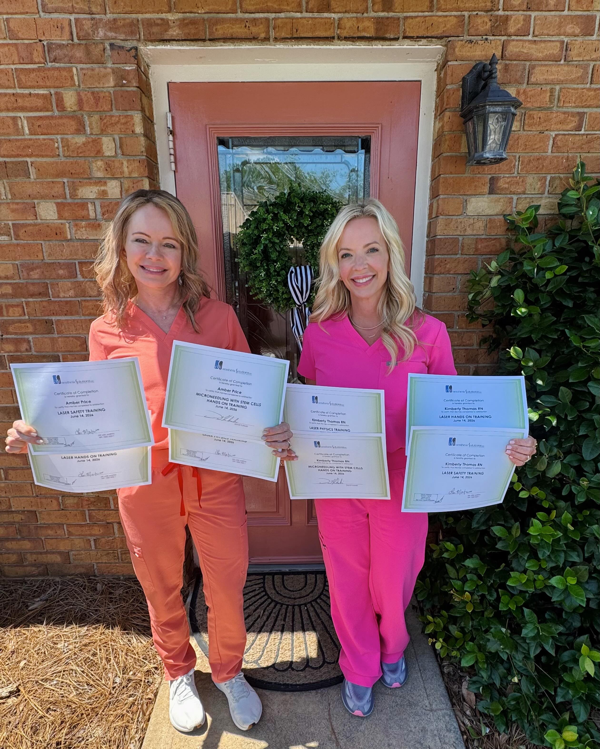 Never stop learning✔️
Just wrapped up an amazing hands-on laser cosmetic training! We are constantly investing in education to bring you the safest, most effective results in the industry. Your skin is in good hands with our ever-growing team.
