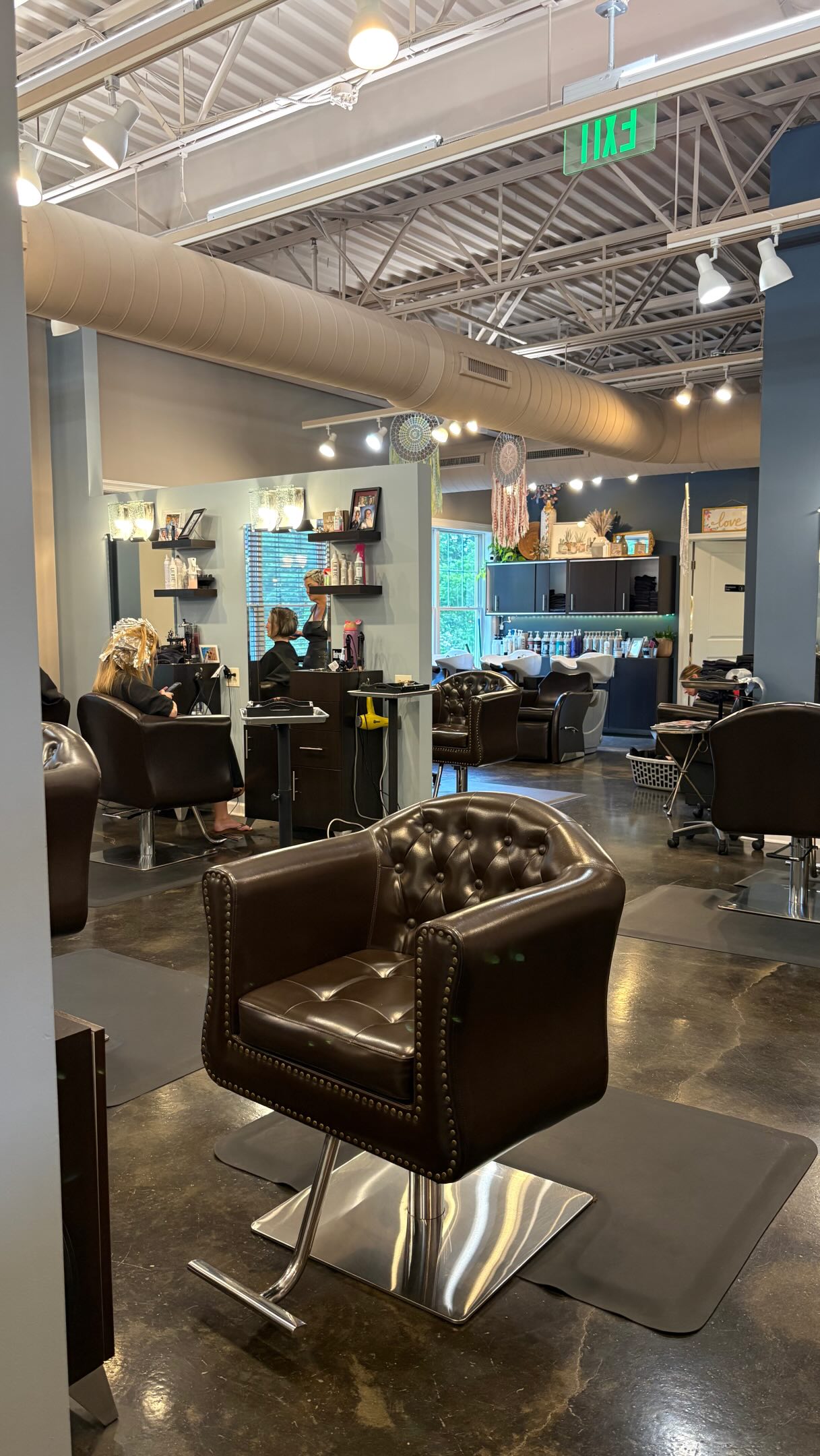work is fun if you make it fun ✨
#buckscounty #buckscountyhairstylist #shake hands #buckshappening