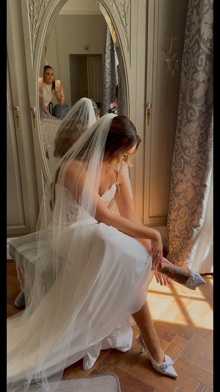 little obsessed with today’s bridal hair… and honestly, can you blame me? 🤍
That length.
That texture.
That shine.
Those soft, romantic waves…
And before anyone asks… yes, it’s ALL her natural hair. ✨
Creating bridal hair is never just about making it look beautiful in the moment it’s about designing a style that feels timeless, photographs beautifully from every angle, and lasts from the first photo to the last dance.
Safe to say this one was special. 🤍
#BridalHair #WeddingHair #LongHairGoals #BridalHairStylist #LuxuryBridalHair WeddingMorning BridalSpecialist NorthEastBride TimelessBridalBeauty HalfUpHalfDownHair WeddingHairInspo AwardWinningBridalSpecialist