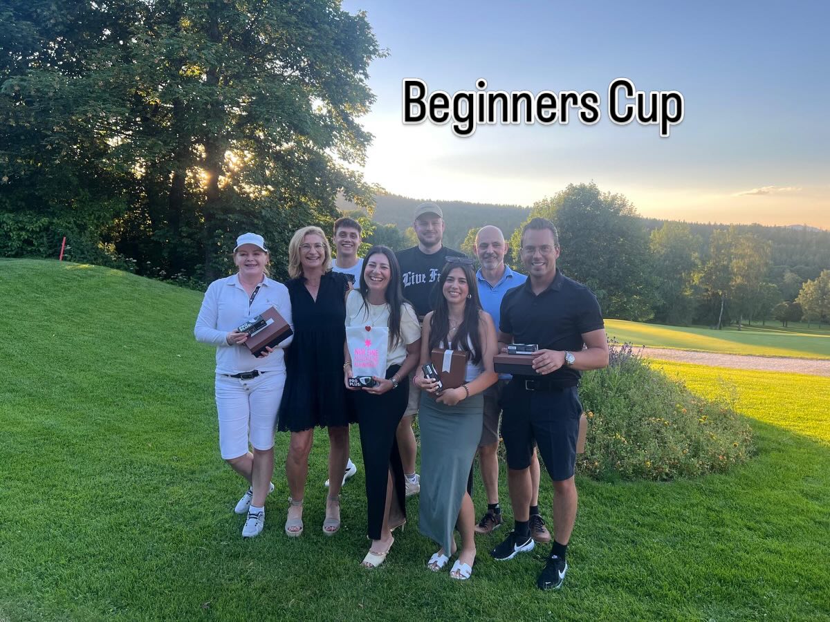 Toller Beginners Cup mit 40 Teilnehmern bei Mega Wetter.
Es gab anschließend ein leckeres Grillbuffet. Danke an den Sponsor Maderer Zahnärzte. 🏌🏻♀️🏌️♂️⛳️