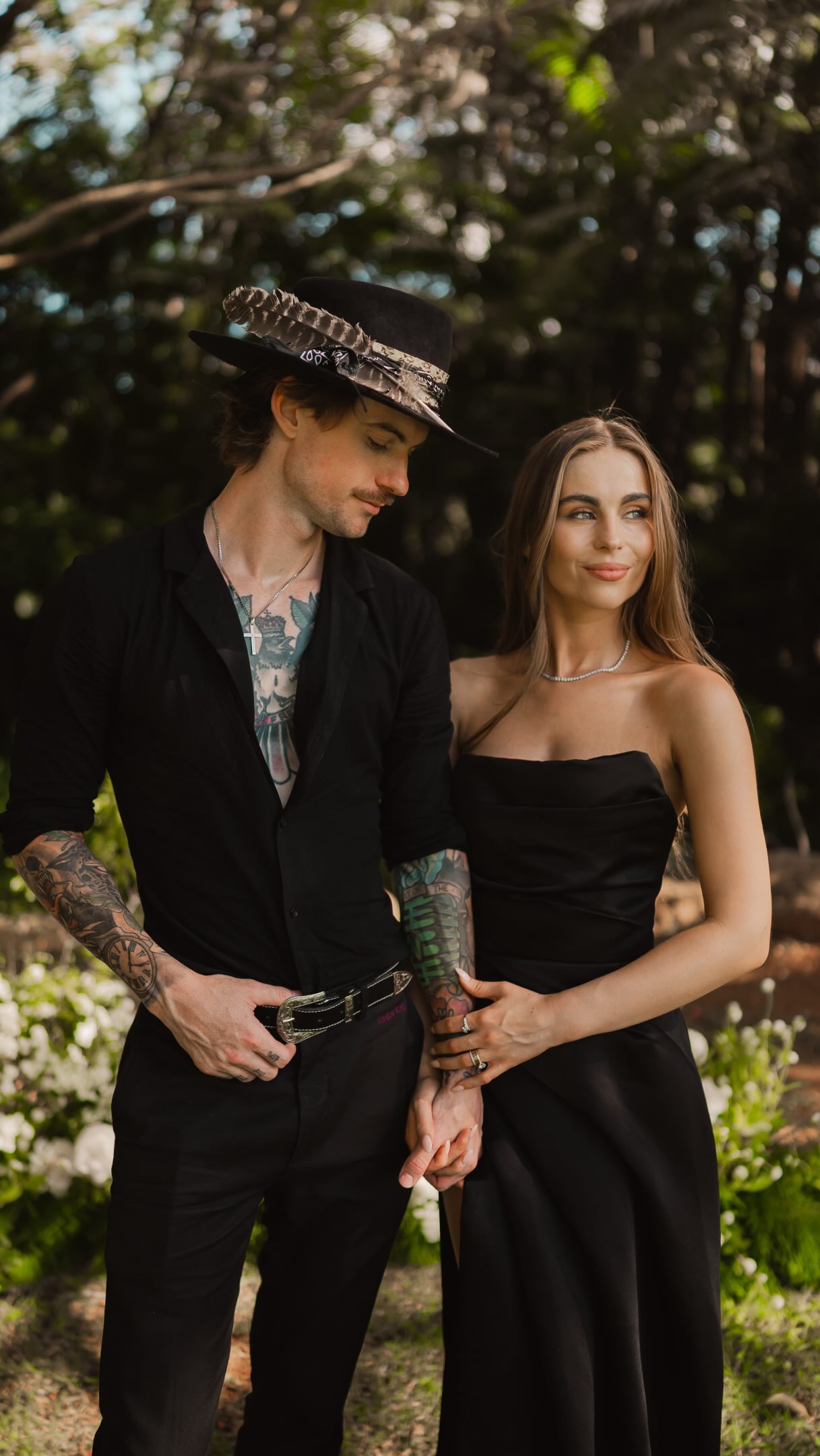 After a 10hour shoot day we can promise this is not AI 🙂↔️😅
Thank you for all the amazing love on our Olivia Dean cover!! We see all of your likes, comments and shares and cannot thank you enough for the support 🐝
To those who are new here, welcome! We hope you enjoy the music and can’t wait to share all of the amazing projects we have been working on. As a boutique family run business, we thank you for being here 🤍
Talent: @hiveentertainment_au
Photo/video: @brodiejamesphoto
Sound engineering and editing: @leewayrecords
Venue: @wynmereestate
Florals and styling: @demavi_weddings
Dresses: @allthedressesau
#livemusic #queenslandweddings #weddinginspo