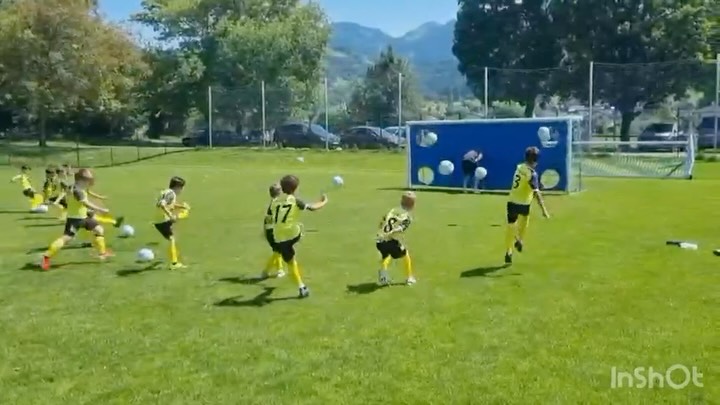 💛🖤ABSCHLUSSTURNIER U8🖤💛
Unsere U8 ist heute beim Abschlussturnier in Röthis.
Hier sind einige Einblicke vom Aufwärmen mit ihrem Traininer Denis.📸⚽️
#sctisis #u8