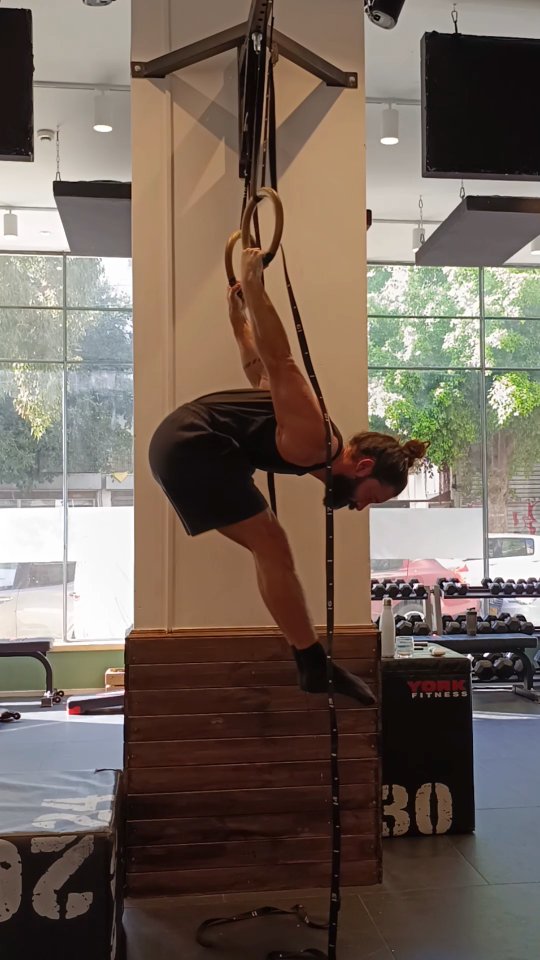 Rings practice
Front and back roll
#calisthenics #gymnastics #roll #bodyweight #muscleup #extantion