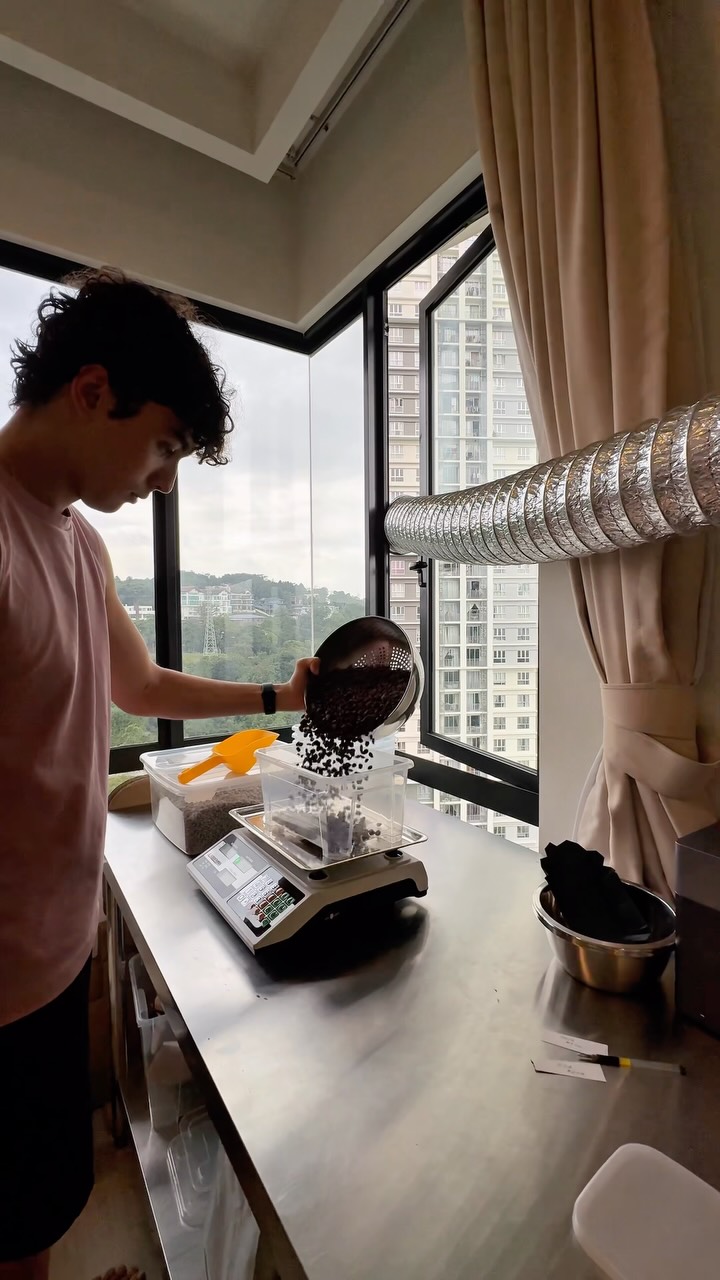 Day in the life of a micro-roastery ☕️
#roastedrocks #coffee #dayinmylife #malaysiaroastery #malaysiacoffee