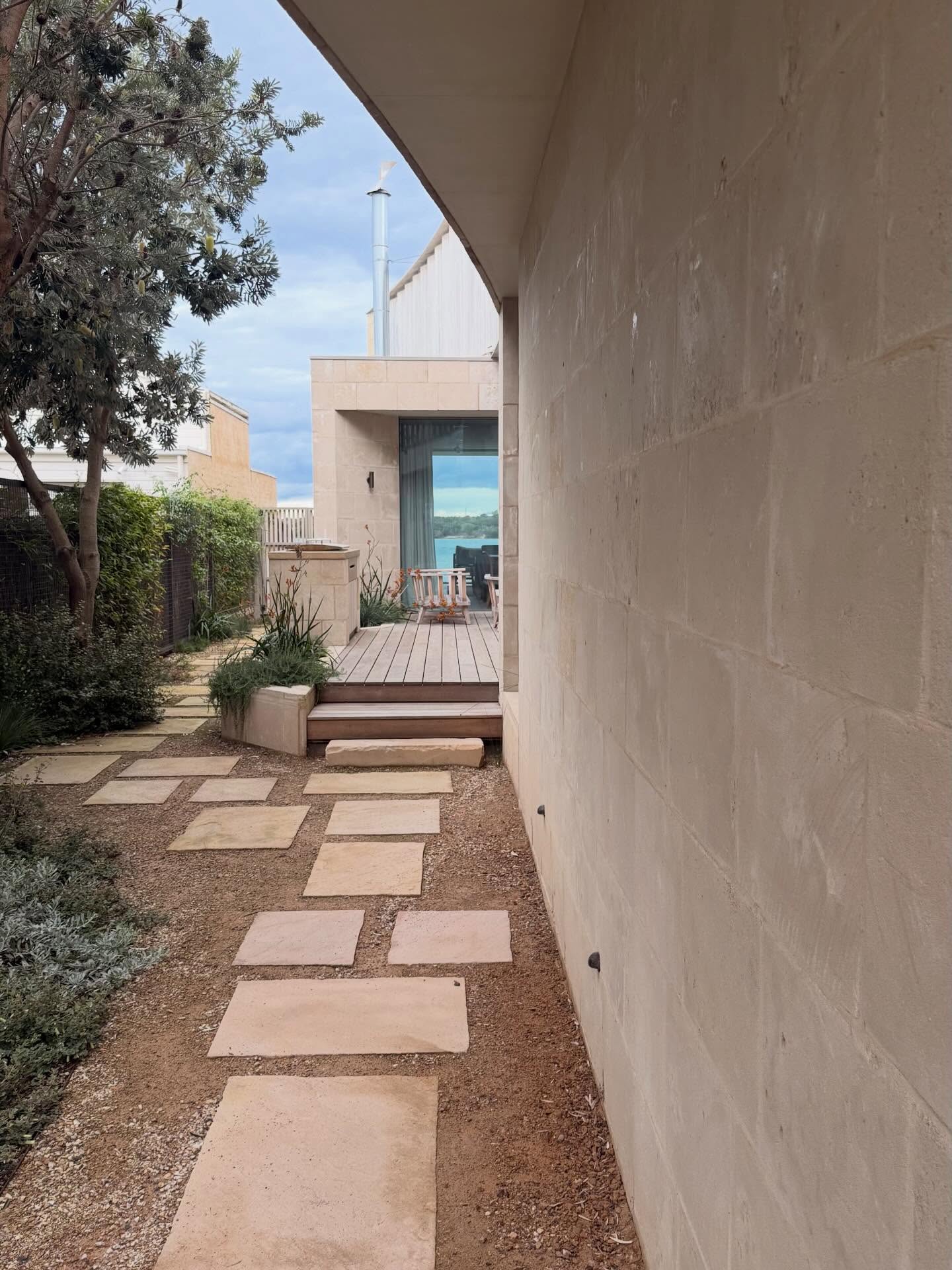 Coastal stone home… nothing better.
Our Australia Oyster Limestone traditional blocks sits so in tune with coastal landscape setting. We love it.
————-
Product - Oyster Limestone Blocks
Stonemason @dm_brickworkandstonecladding - great work Dan
Builder @david_mcdonaldbuilder
Architect - Among Architecture