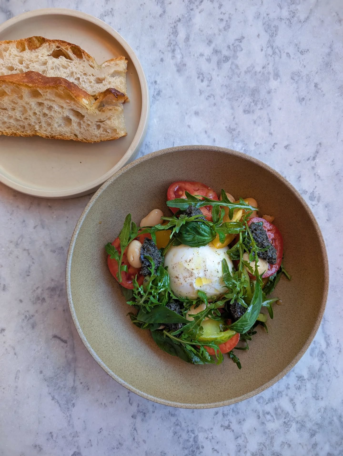 Burrata, Tomato, Butter Bean Salad with Olive Tapenade and Basil.
On the lunch menu this week. 🌞
Lunch served from 12 - 3 everyday
@visitarundel @discover_sussex @sussexbytheseaarun @sussexstories @sussexexclusive #luncharundel #cafeandbararundel #juniperarundel