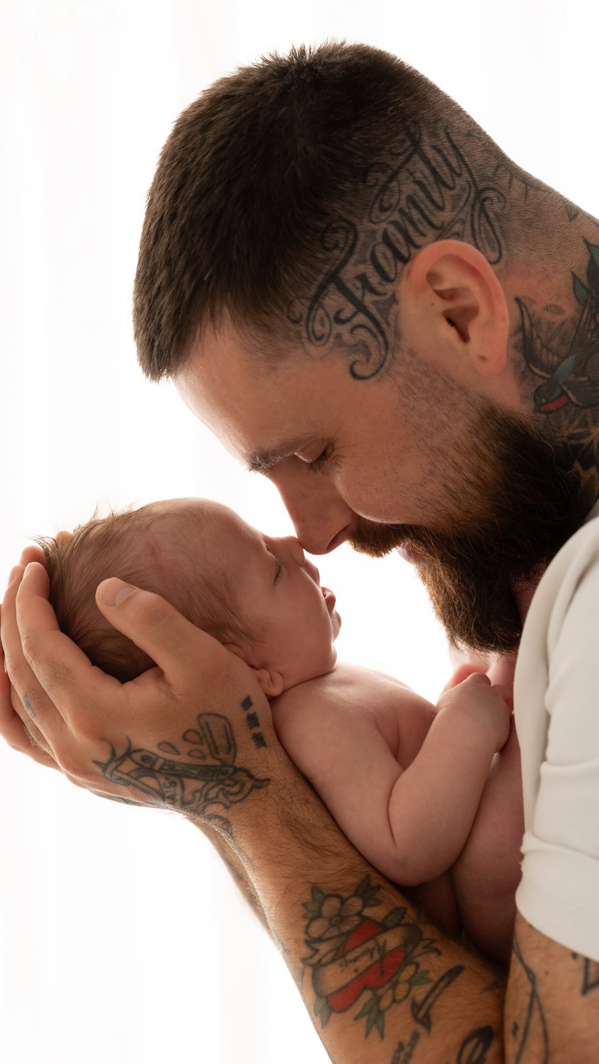 Behind the scenes with a 13 day old baby girl 🤍💫