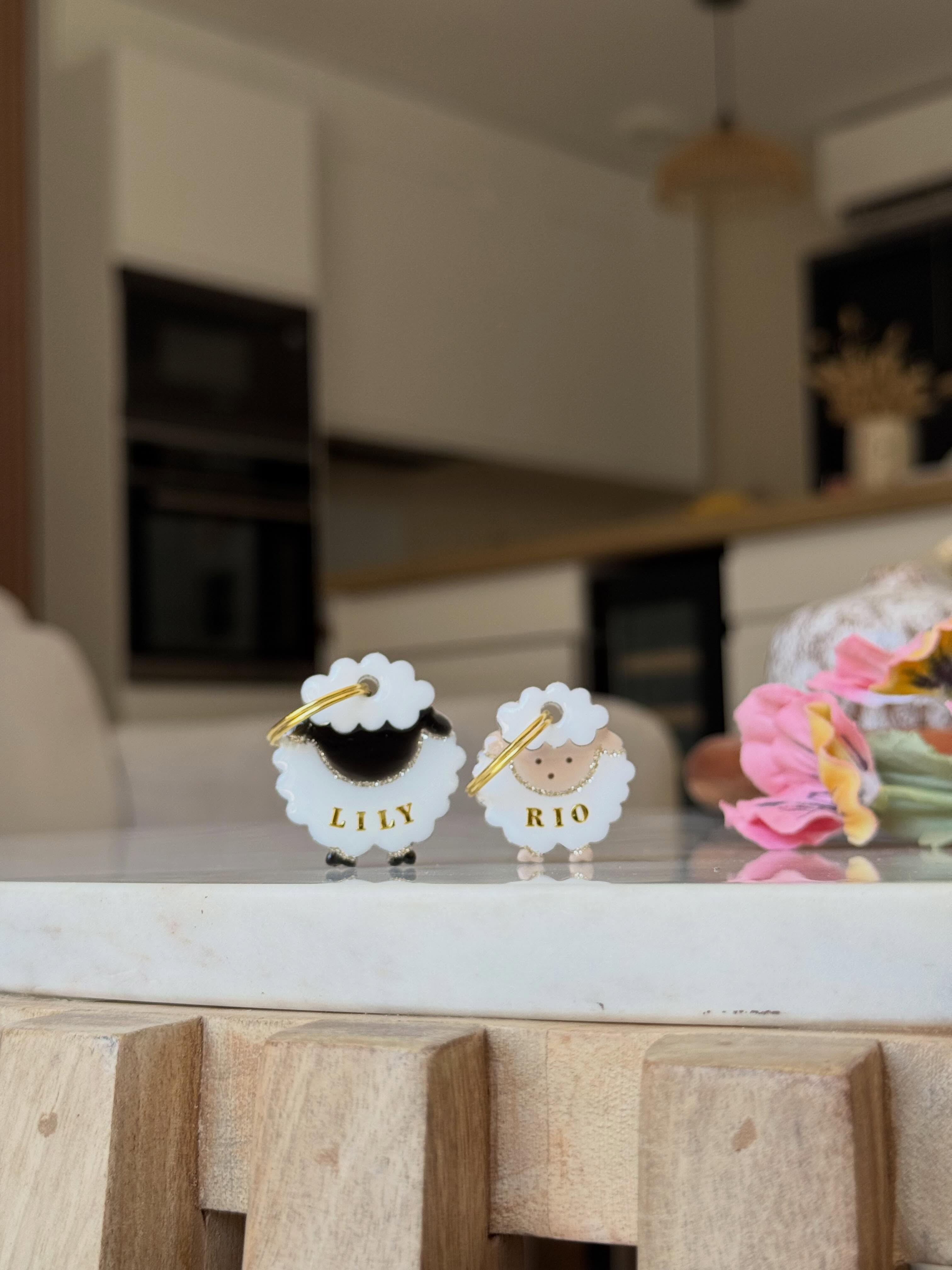 NEW ✨👀
Je vous dévoile la médaille Mouton Bouclette 🐑🥹
Franchement, elle n’est pas adorable ? 🐑💕
Disponible en noir et blanc ou marron et blanc, et en petit ou grand modèle !
Vous pourrez la retrouver dès la prochaine session, puis elle fera partie de la collection permanente du site ! ✨🩷
#medaillepersonnalisée #medaillechien #dogaccesories #resin #dog