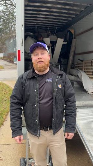 Big houses. Bigger furniture. Higher costs. 📦⬆️
The reality is, the larger the move, the more time, manpower, fuel, and materials it takes to get the job done right. That’s why bigger moves naturally come with a higher price tag than smaller moves.
But here’s the good news 👇
At Prime Moovers, we work hard to keep every move efficient, affordable, and stress-free no matter the size. Whether you’re moving out of a studio apartment or a full family home, our team shows up ready to make the process smooth from start to finish.
Sometimes a smaller move is all you need. Sometimes life calls for the big move. Either way, we’ve got your back 💪🚛
Prime Moovers, LLC | ILCC 239476 MC
