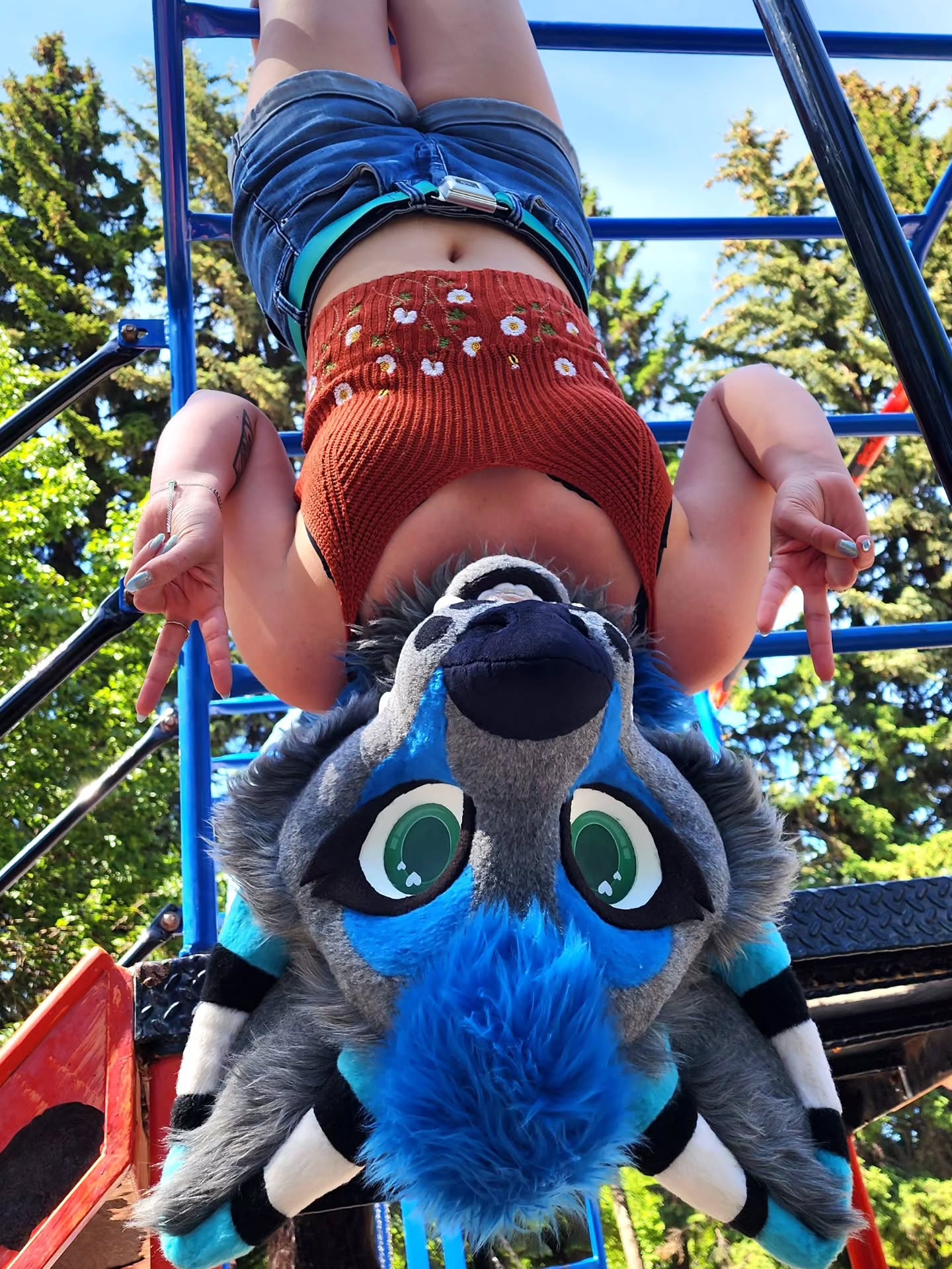 Do you like my bat cosplay π¦
Fun fact I had my first kiss on one of these play structures hahaha
-
#furry #furrygirl #fursuit #FursuitFriday #adventure