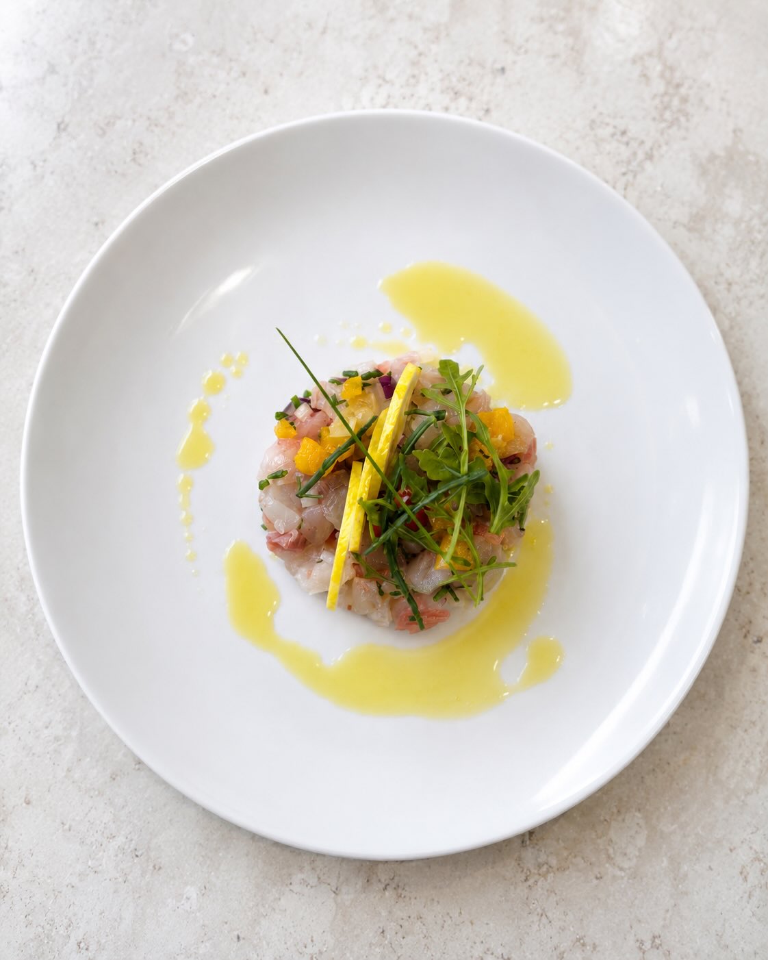 ☀️ Quand les températures grimpent, la fraîcheur s’invite à table…
Tartare de dorade royale maison à la salicorne, délicatement parfumé aux agrumes.
Une suggestion estivale aussi légère que gourmande. 🍋🐟🌿#suggestiondumoment #tartarededorade #doraderoyale #cuisinemaison #poissonfrais
