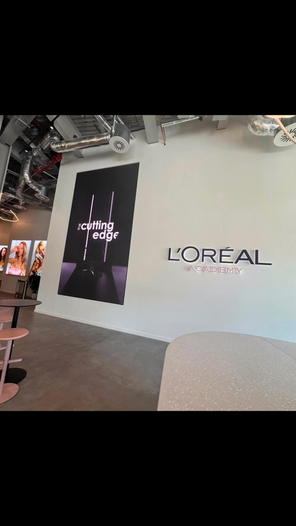REDKEN TRAINING DAY 🫶🏼 Some of our talented stylists spent the day at the L’Oréal training academy with our Redken educators. Using our time wisely whilst the salon is getting a refurb!
We spent the day talking all things change, including the new colour ranges Redken Shades ALK and BlondeIQ, both available in salon when we re open! We also worked on models creating amazing looks for ‘Grey Blending’. Each client was so different, so we looked at different techniques and colour ranges to use to create these, the results were all stunning!!! 😍😍
Thank you so much to @samprohair and @thamina_rdkn for looking after us today and keeping us cool in the air conditioning 😅
#redkenpro #redkenuki #redkencertifiedhaircolorist #myshadesarebetterthanyours