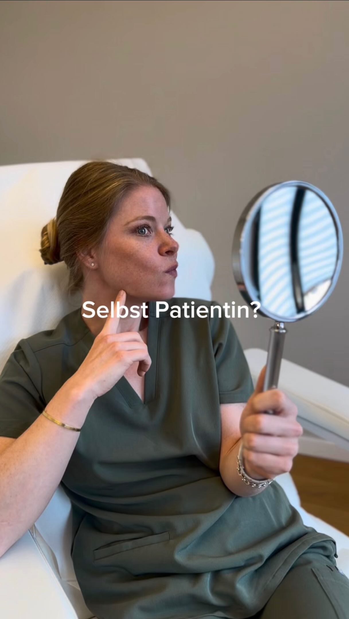 Was würde eine Schönheitschirurgin machen, wenn sie selbst die Patientin wäre? 👀
Eine Frage, die selten gestellt wird – aber unglaublich viel über natürliche Ästhetik verrät.
Was glaubst du, welche Behandlung sie wählen würde? 👇
#reels #aesthetics #aestheticmedicine #frankfurt #rheinmain