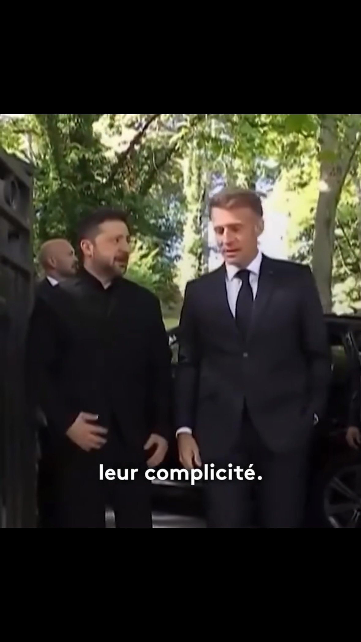 Alors que la guerre en Ukraine se poursuit, Volodymyr Zelensky a participé au sommet du G7 pour rencontrer les dirigeants des principales puissances mondiales.
Parmi les sujets abordés :
🇺🇦 Le soutien à l’Ukraine
🇷🇺 Les exportations de pétrole russe
💰 De nouvelles sanctions économiques
🛡️ La sécurité européenne
Donald Trump s’est notamment déclaré prêt à renforcer les sanctions visant le pétrole russe, une mesure qui pourrait avoir un impact direct sur les revenus de Moscou.
Trois ans après le début du conflit, la guerre continue de peser sur l’économie mondiale, les marchés de l’énergie et les équilibres géopolitiques.
👉 Les sanctions économiques peuvent-elles réellement changer l’issue du conflit ?
Suivez @boursicotalk pour comprendre les enjeux économiques et géopolitiques qui façonnent le monde. 🌍📈