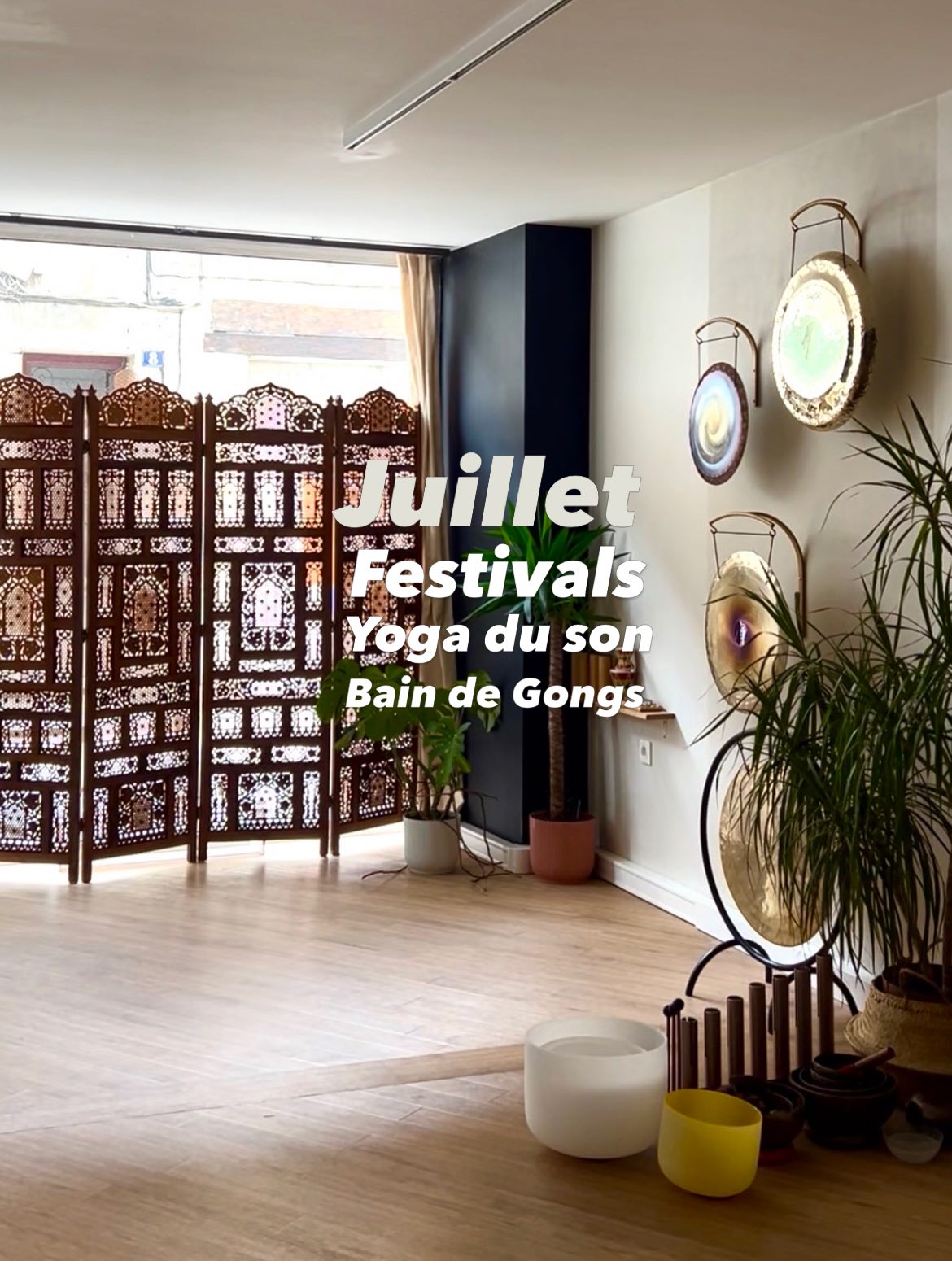Juillet ✨🌳 Entre forêt, château et vibration.
L’été s’installe et avec lui, une envie de douceur et de profondeur. Même si le rythme ralentit, le studio reste ouvert tout le mois de juillet pour vous accompagner dans votre pratique habituelle. 🧘♀️
En plus de vos séances préférées en studio, deux rendez-vous sonores exceptionnelles dans des cadres majestueux sont programmés :
🌲 4 juillet à 18h30 | Yoga du Son – Festival des Forêts
Une expérience unique au Prieuré de Saint-Pierre-en-Chastres (Vieux-Moulin). Un moment de pure reconnexion avec la nature et votre voix !
🏰 5 juillet à 11h30 & 13h30 | Bains de Gongs – Festival L’Enceinte
Rendez-vous à Pierrefonds, au pied du Château ! Laissez la puissance des gongs rencontrer l’histoire du lieu pour un voyage sonore inoubliable.
NOUS RESTONS OUVERTS EN ÉTÉ 🗓 En juillet, retrouvez Bain de Gongs, Yoga Intégral, Yoga & Bain Sonore et plus encore. Le planning est légèrement adapté pour profiter de l’été, mais vos rituels bien-être restent là, fidèles au poste !
Dernier appel pour l’Inde 2027 ✈️ Le grand stage en février 2027 se remplit ... Il ne reste plus que deux places pour ce voyage au berceau du Yoga. Qui sera le chanceux à rejoindre cette aventure ? 🇮🇳✨
Pour l’Inscriptions et les détails, rendez-vous sur www.soundyoga.fr !
#YogaCompiegne #JuilletVibratoire #FestivalDesForets #ChateauDePierrefonds