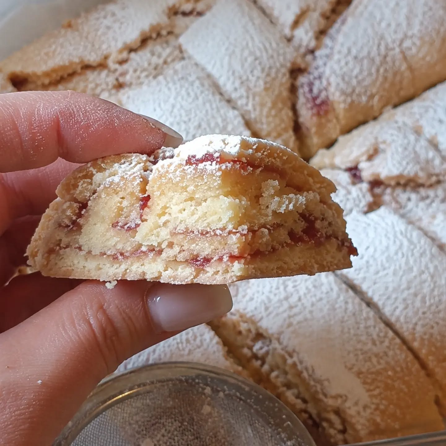 These jam & coconut rolled cookies are the kind of treat everyone needs to make at least once. 🍓🥥
They’re simple, homemade, and easy to prepare - but they look like something made by a pro. Soft, crumbly dough, sweet jam, coconut, and a snowy dusting of icing sugar… pure comfort in every bite.
Perfect with coffee, perfect for sharing, and perfect for making people think you spent hours in the kitchen. 😉
The full recipe will be published in our next monthly newsletter.
Subscribe through the website link in our bio so you don’t miss it.
#TheCheekyPea #Homebake #kingstonuponthames