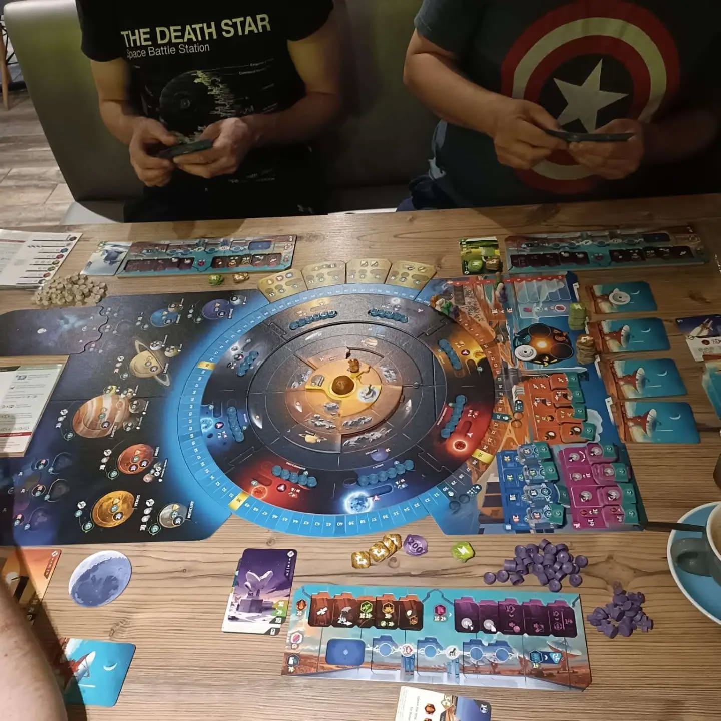 We had a fantastic day out in Leamington Spa yesterday for a Social member outing! Starting off at the Arts, Eats & Treats Festival in Victoria Park, then moving on to visit @rm_paints_stuff at @gamesworkshop.
Then we split into two groups, one visiting @thespicylibrarianuk and the others heading to @gamesdenleamington to browse some board games!
Both groups met back up at @thediceboxleamington for some refreshments and to play some games! We got Brass Birmingham, Seti, Apothebakery and Rebirth to the table (and walked home with some new purchases too)
Fantastic social trip, now to plan the next one!
#leamington #warwickshire #social #boardgames #dayout