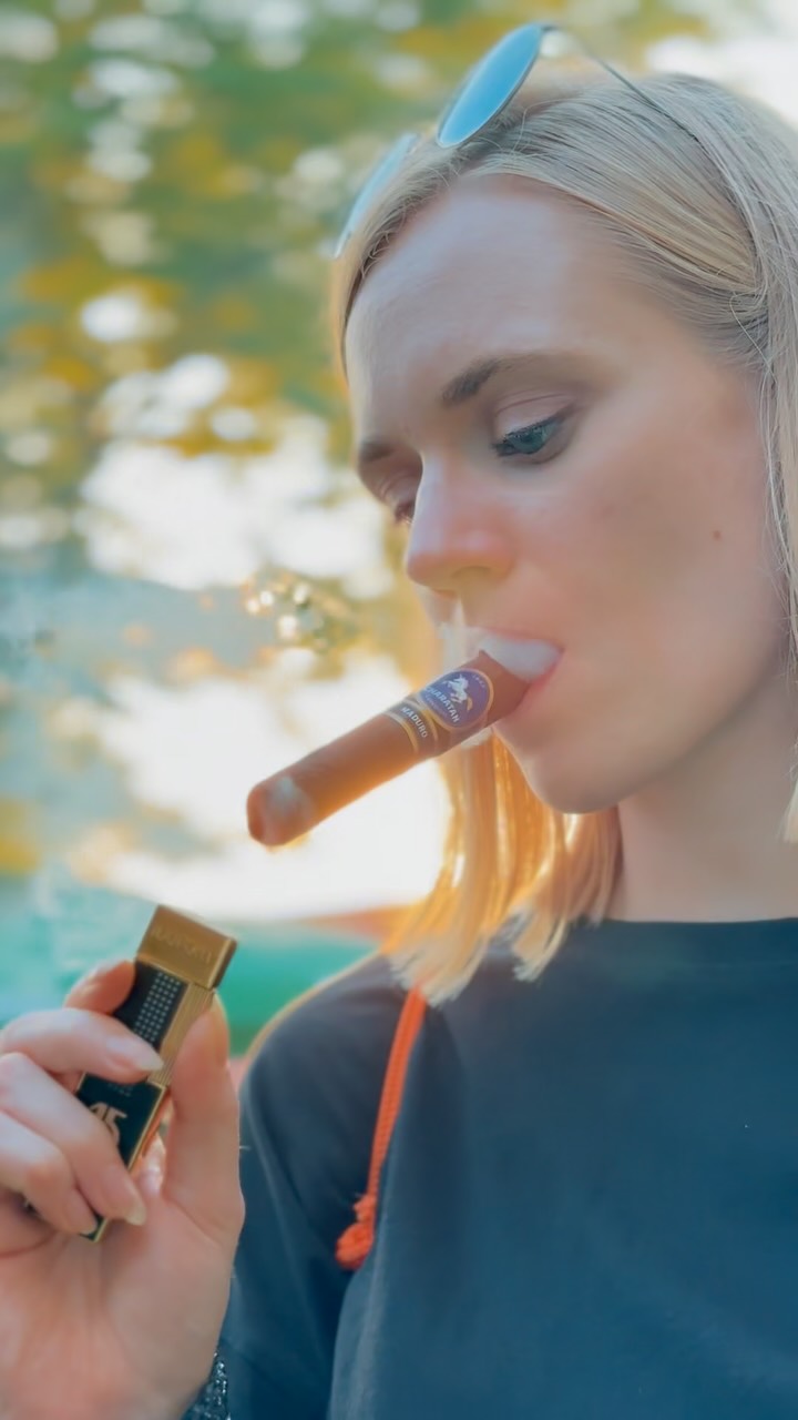 A weekend in Austria enjoying brilliant cigars among sehr gute Freunde.
Thank you @big_smoke_austria for making it happen.
Bis zum nächsten mal, Österreich! 🇦🇹🇬🇧💪💨
#bigsmokeaustria #bigsmokeaustria2026 #charatanlondon #cigars #cigar