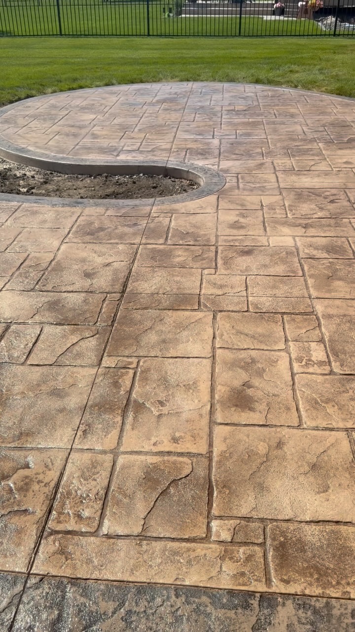 A quality sealer does more than add shine—it enhances the color variation, brings out the texture of the stamp pattern, and helps protect the concrete from weather, moisture, and everyday wear. The difference is especially noticeable when the sealer deepens the rich tones and highlights every detail in the finish.
We love bringing homeowners visions to life 😍
#dsmconcrete #homeimprovement #stampconcrete #iowacontractors
