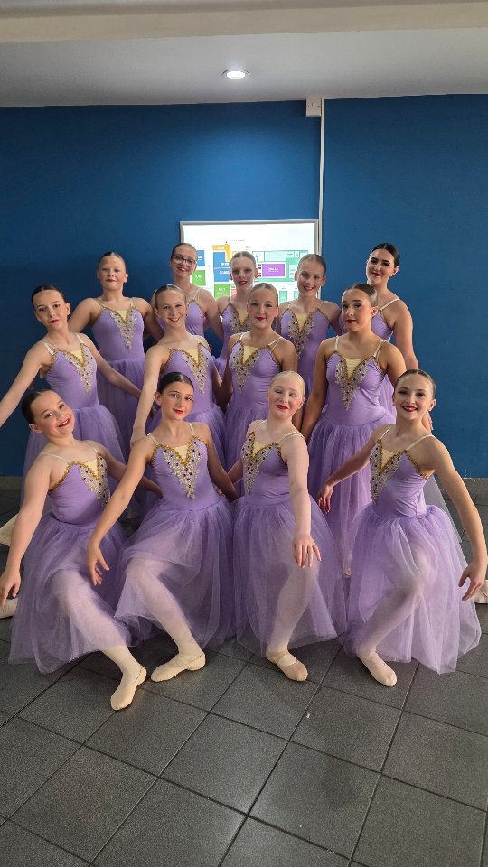 ✨️ Wythenshawe Spring Troupe Day ✨️
This time last week 🪩💜
What a great day we had, performing, having fun and making memories with our dance besties 😍
Proud of you all ✨️
@wythenshawe_dance_events
#lmpa #lisamarieperformingarts #troupeday #makingmemories