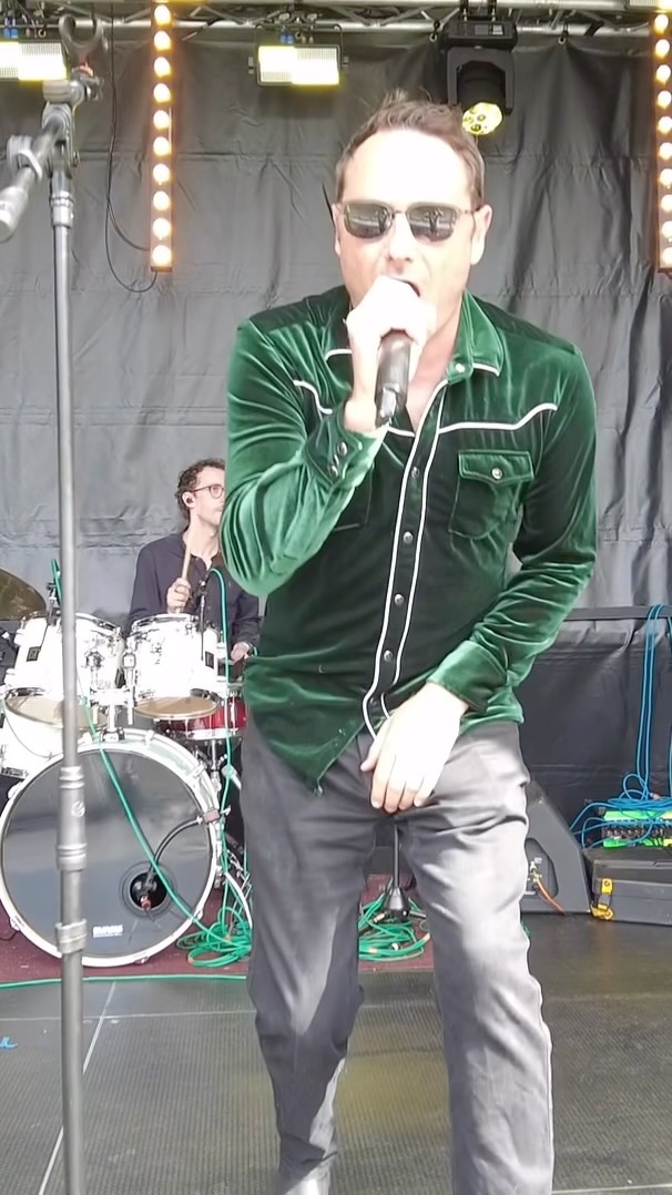 Hey it’s me live at @marchsummerfestival 2026
📸 @wyos_media
#festival #live #brokencolours
