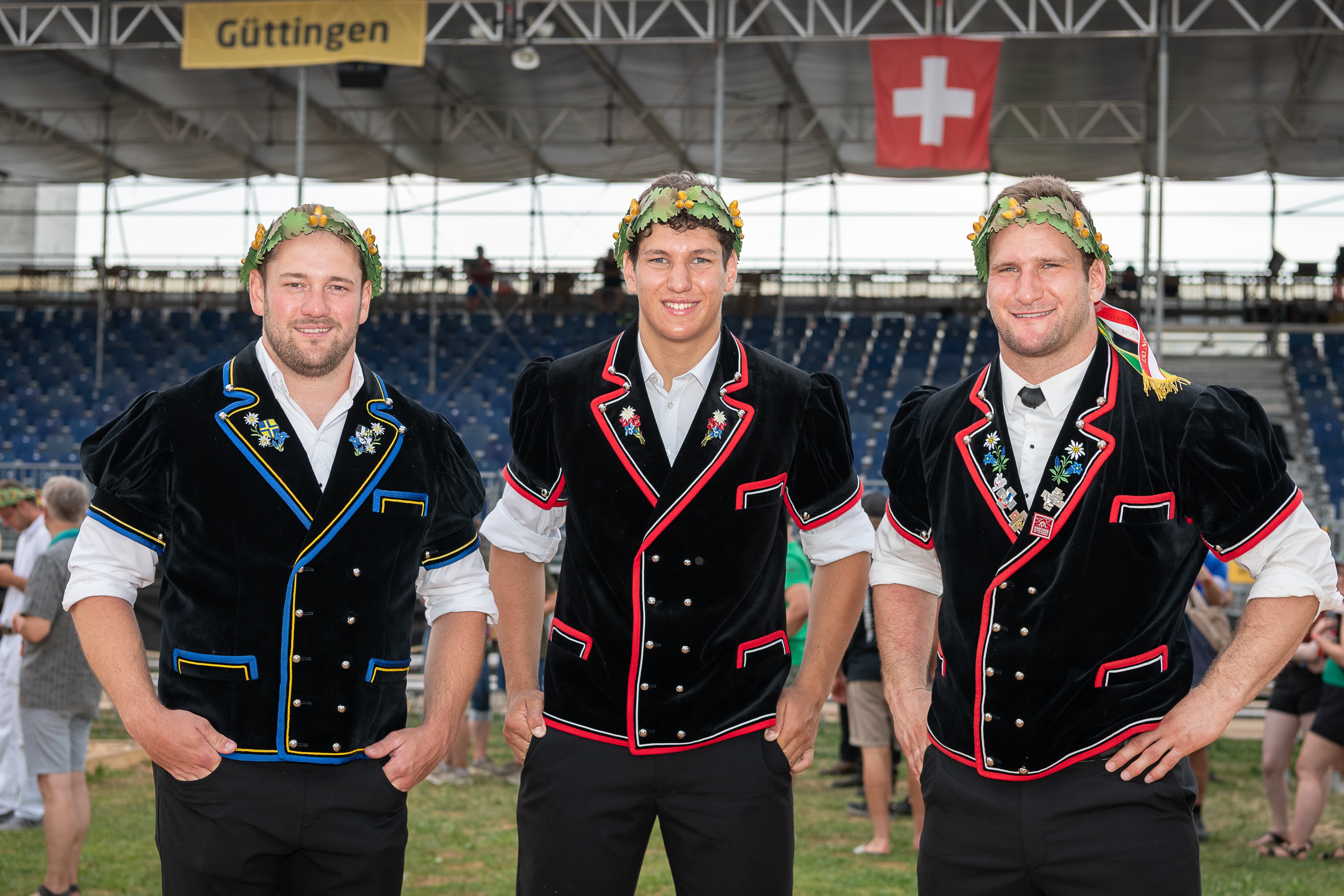 Mit dem gekränzen NOS-Trio beschliessen wir den Juni und eine intensive Saisonphase. Der anbrechende Juli ist zwar ein klassischer Ferienmonat, wird bei uns aber alles andere als ruhig..
Nächsten Sonntag (5. Juli) treten Armon Orlik und Josias Müller am Berner Kantonalfest im Wankdorf an. Die Bündner Spitze ist mit dem NOS-Team später auch an den Bergkranzfesten auf dem Weissenstein (11. Juli) und dem Brünig (26. Juli) vertreten.
Mit den Regionalfesten auf Brambrüesch (12. Juli) und im Sertig (26. Juli) stehen schliesslich gleich zwei Bündner Klassiker in der Höhe vor der Tür, auf die wir uns natürlich besonders freuen. 😎
📸: Lorenz Reifler
#Schwingen #Tradition #Graubünden #Güttingen #Thurgau