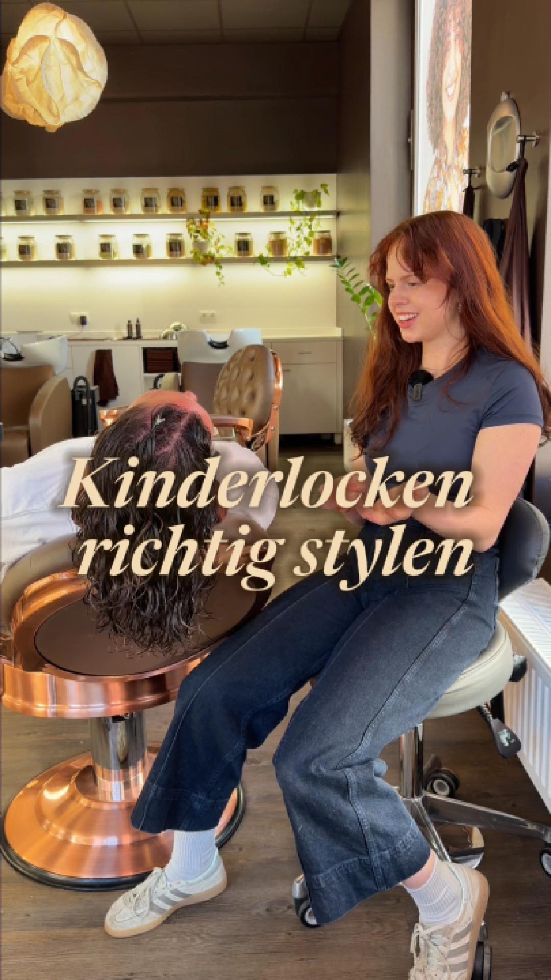 Unsere Locken Elite Naturprodukte empfehlen wir für Kinder ab 4 Jahren ☺️
Hinweis: Kinderhaare fetten in der Regel kaum nach. Deshalb empfehlen wir, auf das Shampoo zu verzichten und direkt mit der Pflege zu starten.
Ausnahme: wenn die Haare stark verschmutzt sind.
Alle Produkte sind europaweit auf lockenelite.at erhältlich ✨
#kids #kinderhaare #kinderlocken #vegan #natural